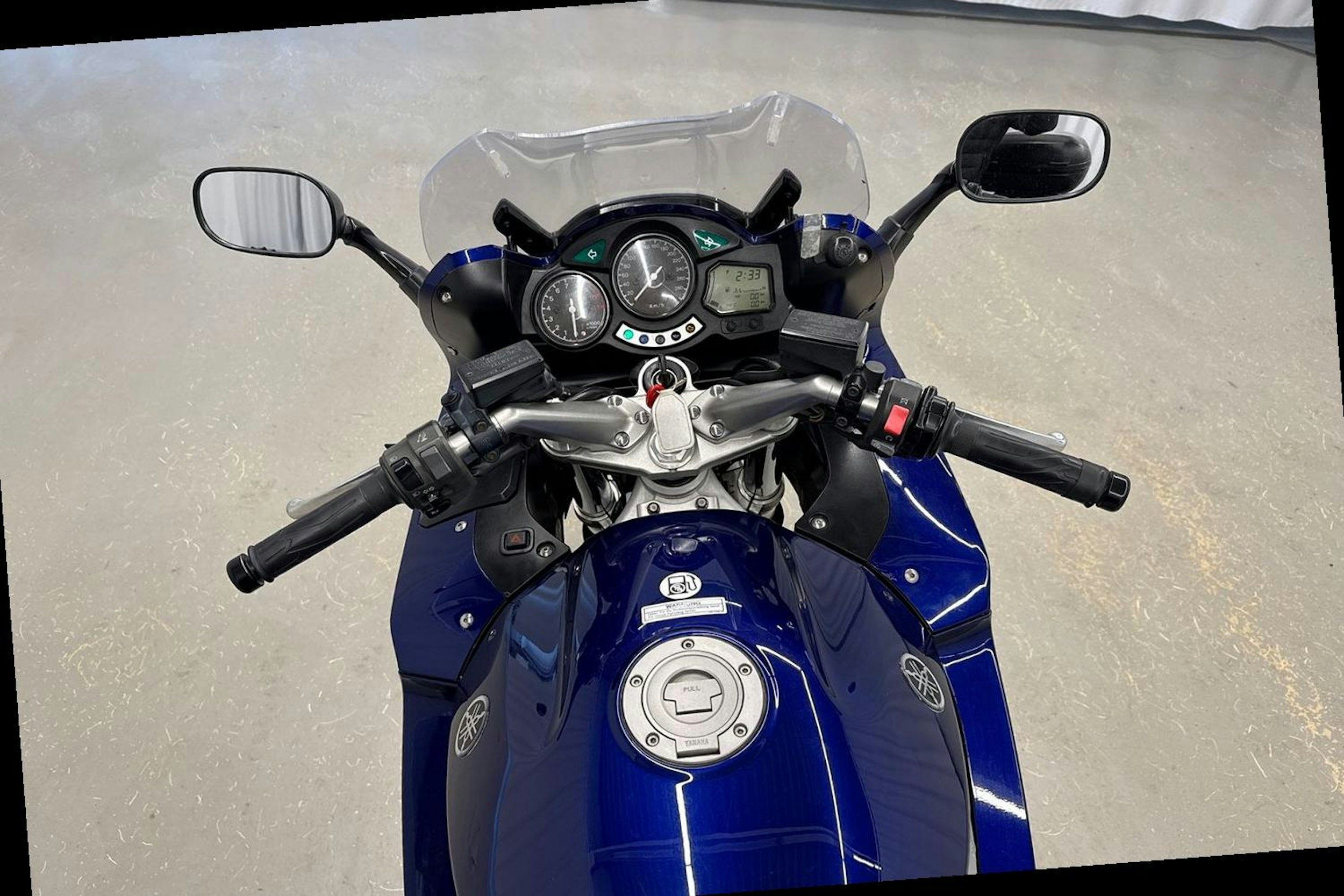 sininen Yamaha FJR 2004 kuva 9.