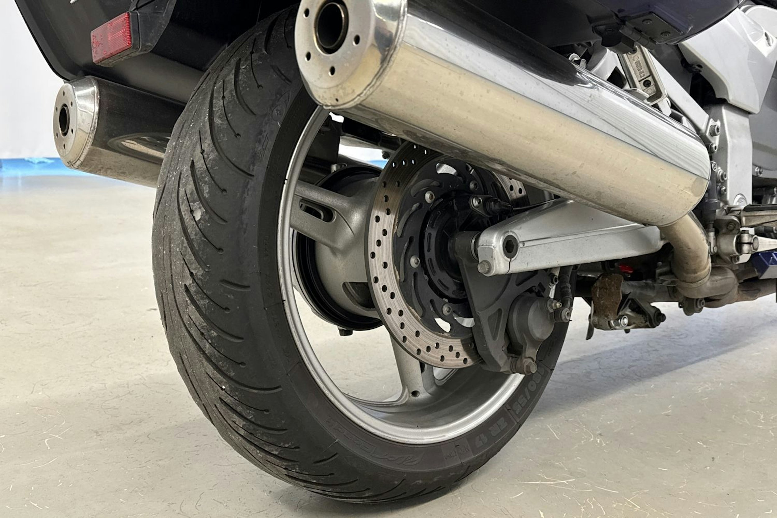 sininen Yamaha FJR 2004 kuva 13.