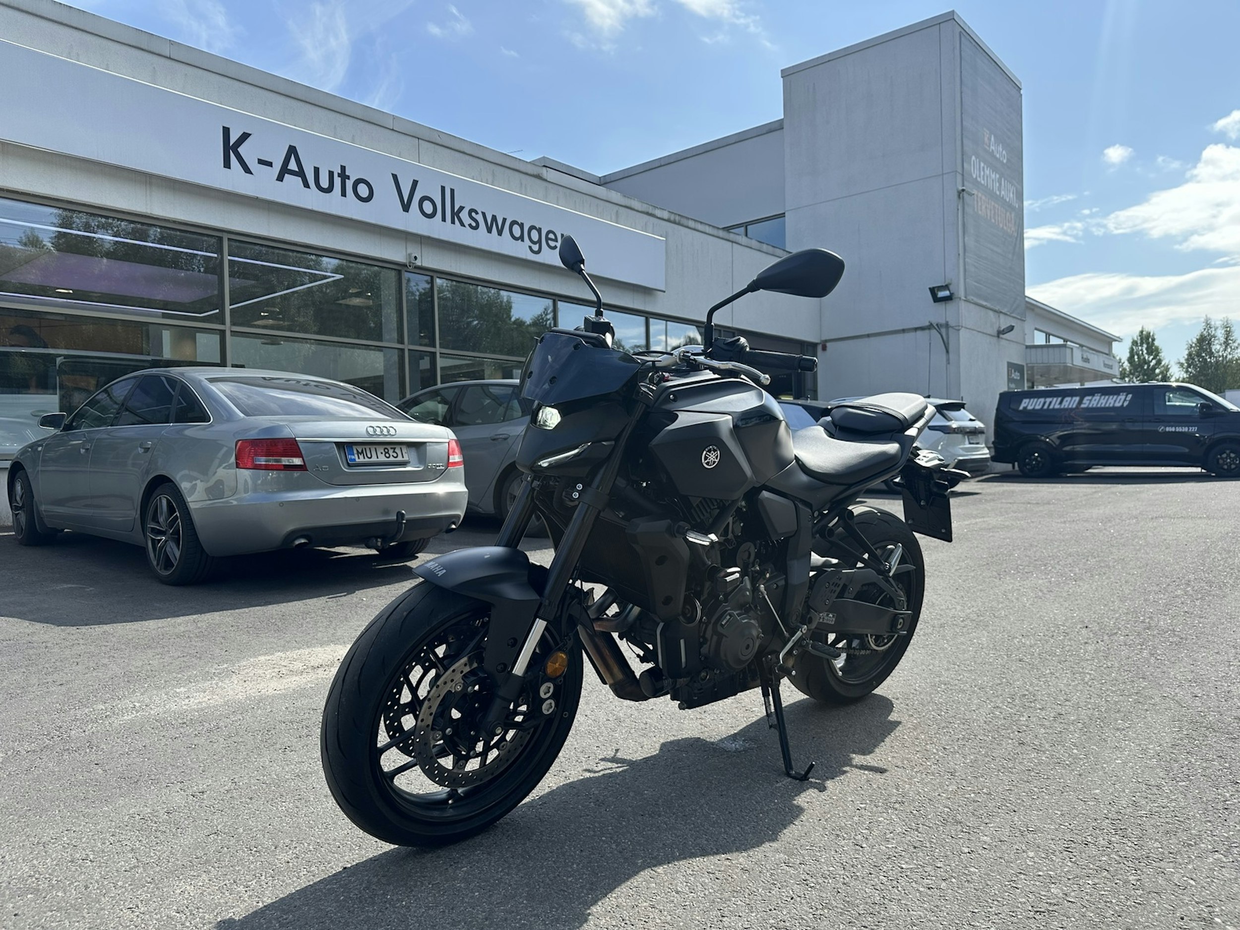 musta Yamaha MT-07 2025 kuva 1.