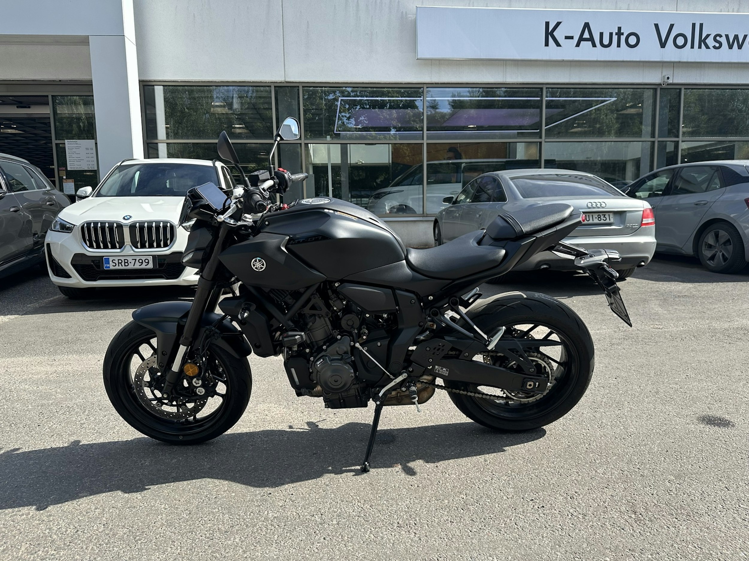 musta Yamaha MT-07 2025 kuva 3.
