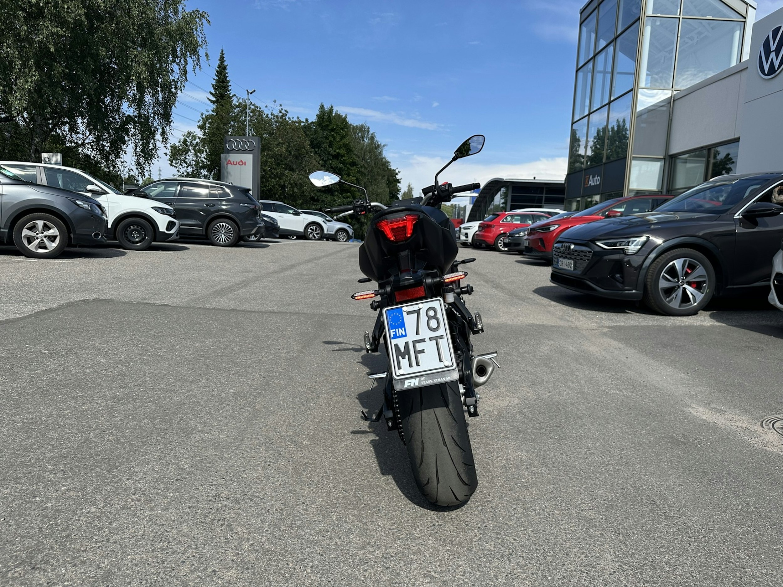 musta Yamaha MT-07 2025 kuva 6.