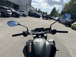 musta Yamaha MT-07 2025 kuva 8.