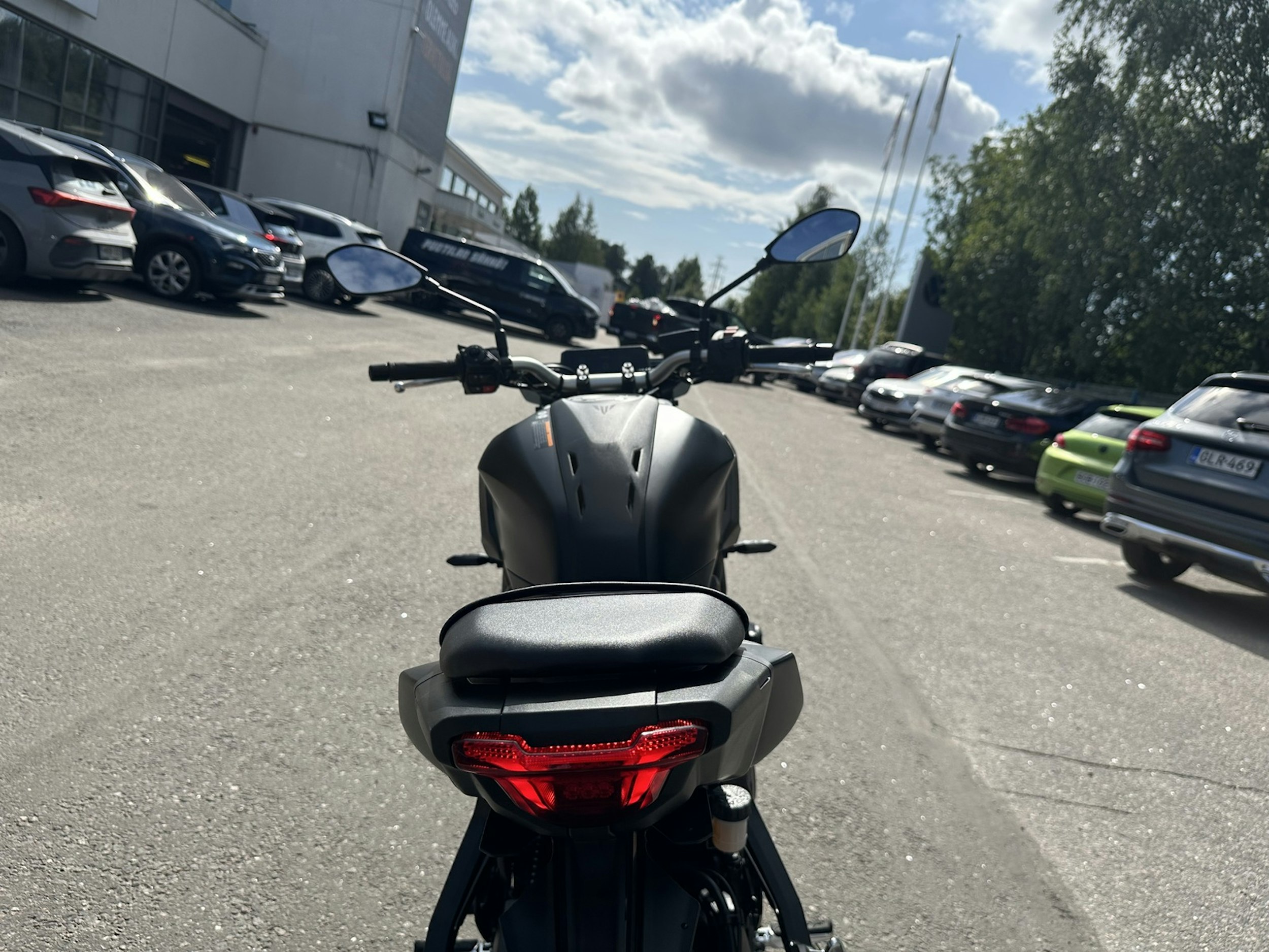 musta Yamaha MT-07 2025 kuva 9.