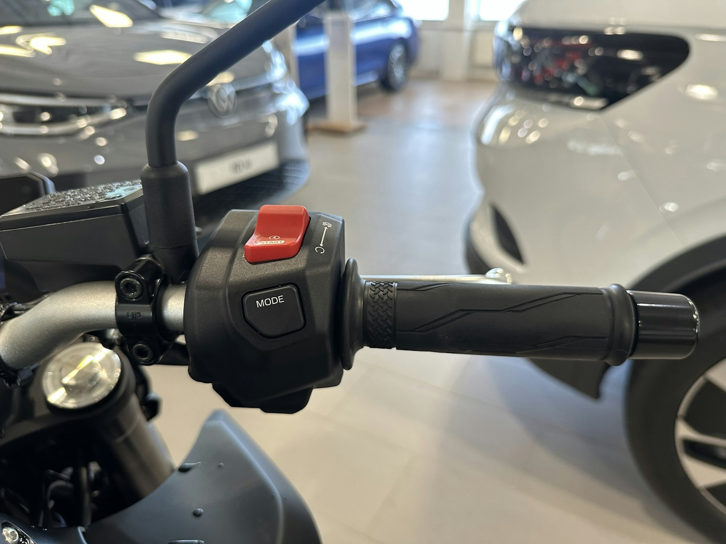 musta Yamaha MT-07 2025 kuva 12.