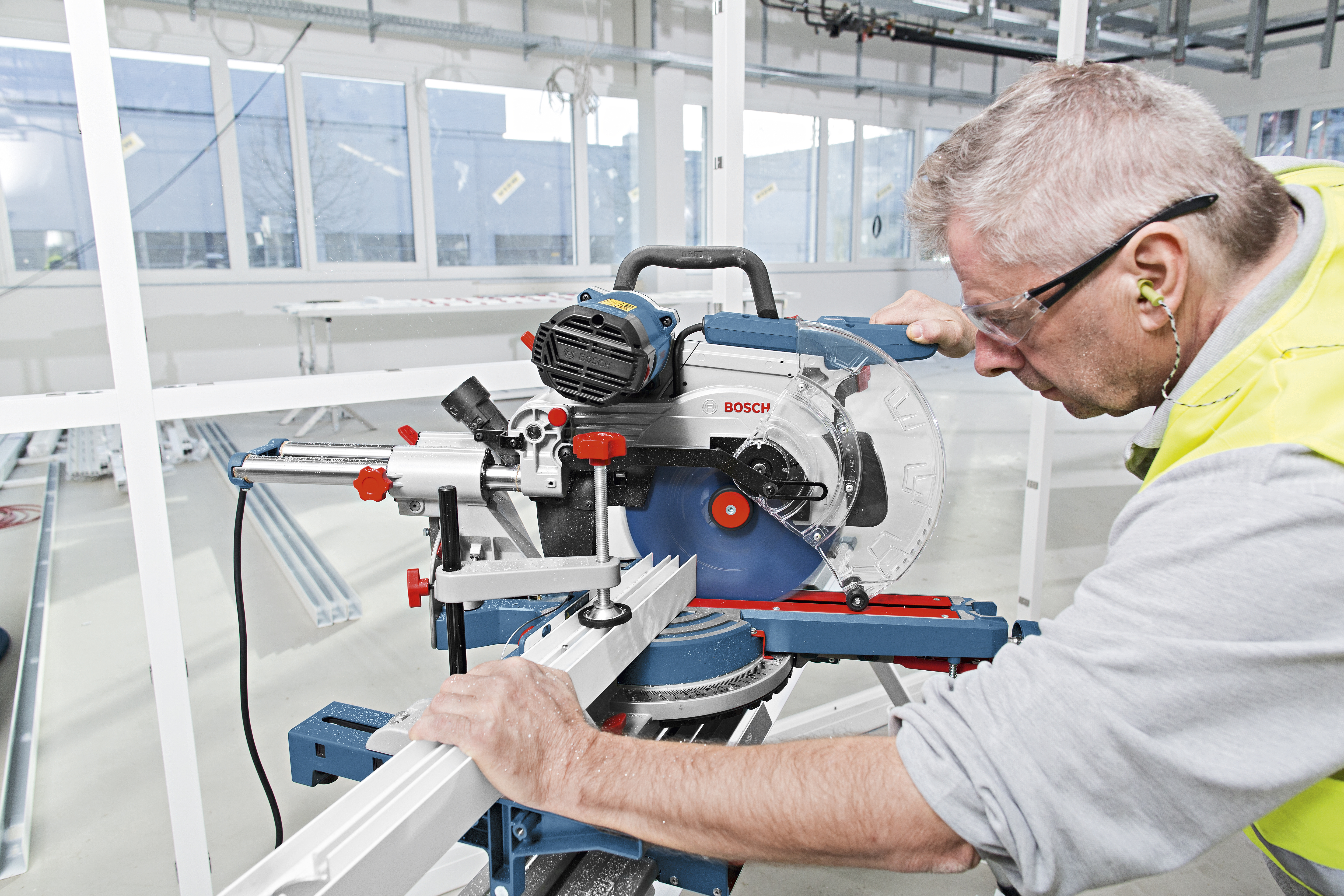 Katkaisu- ja jiirisaha Bosch GCM 350-254