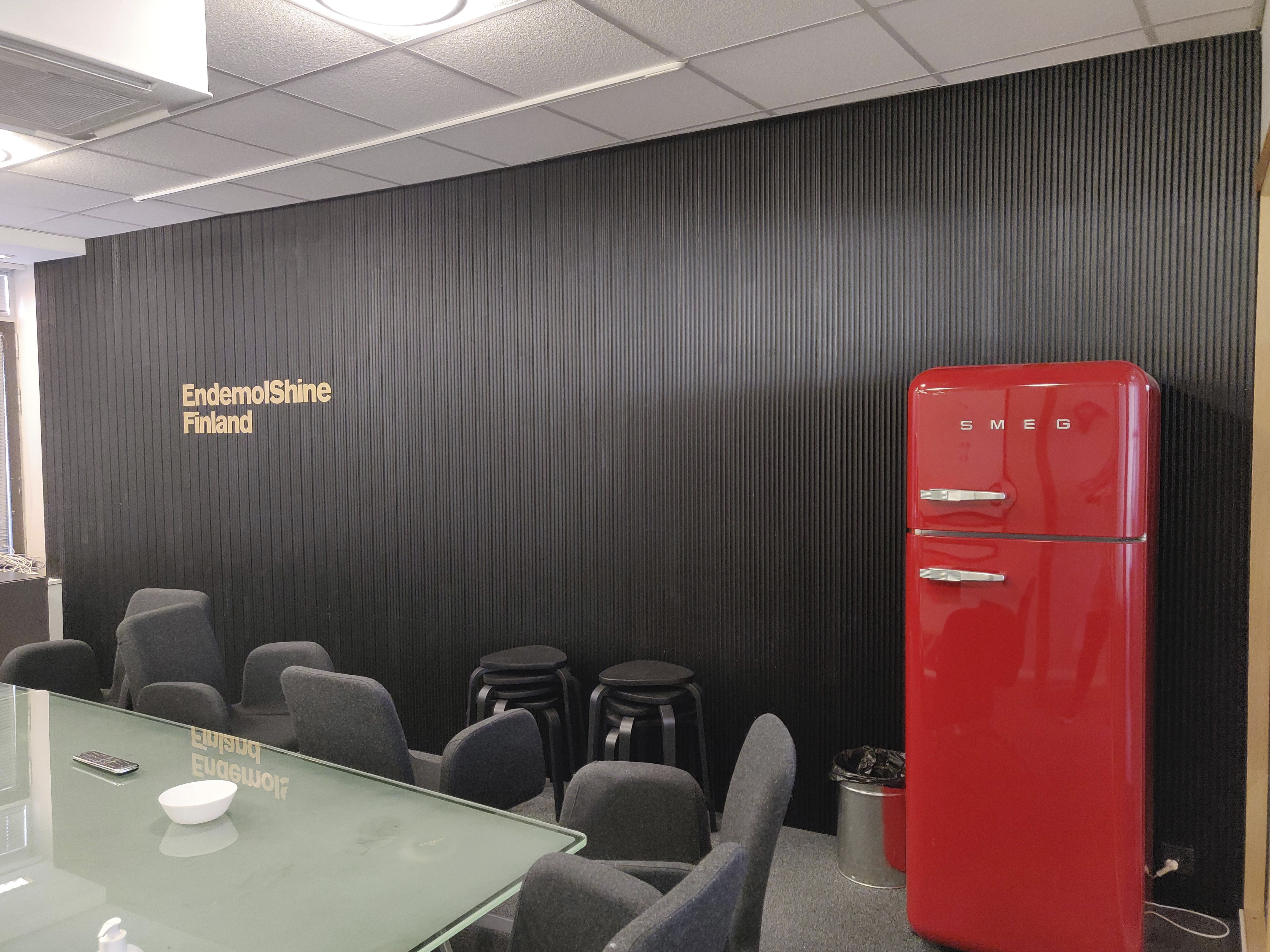 Sisustuspaneeli Siparila VIRE 15x90x2700 musta 1,28m²