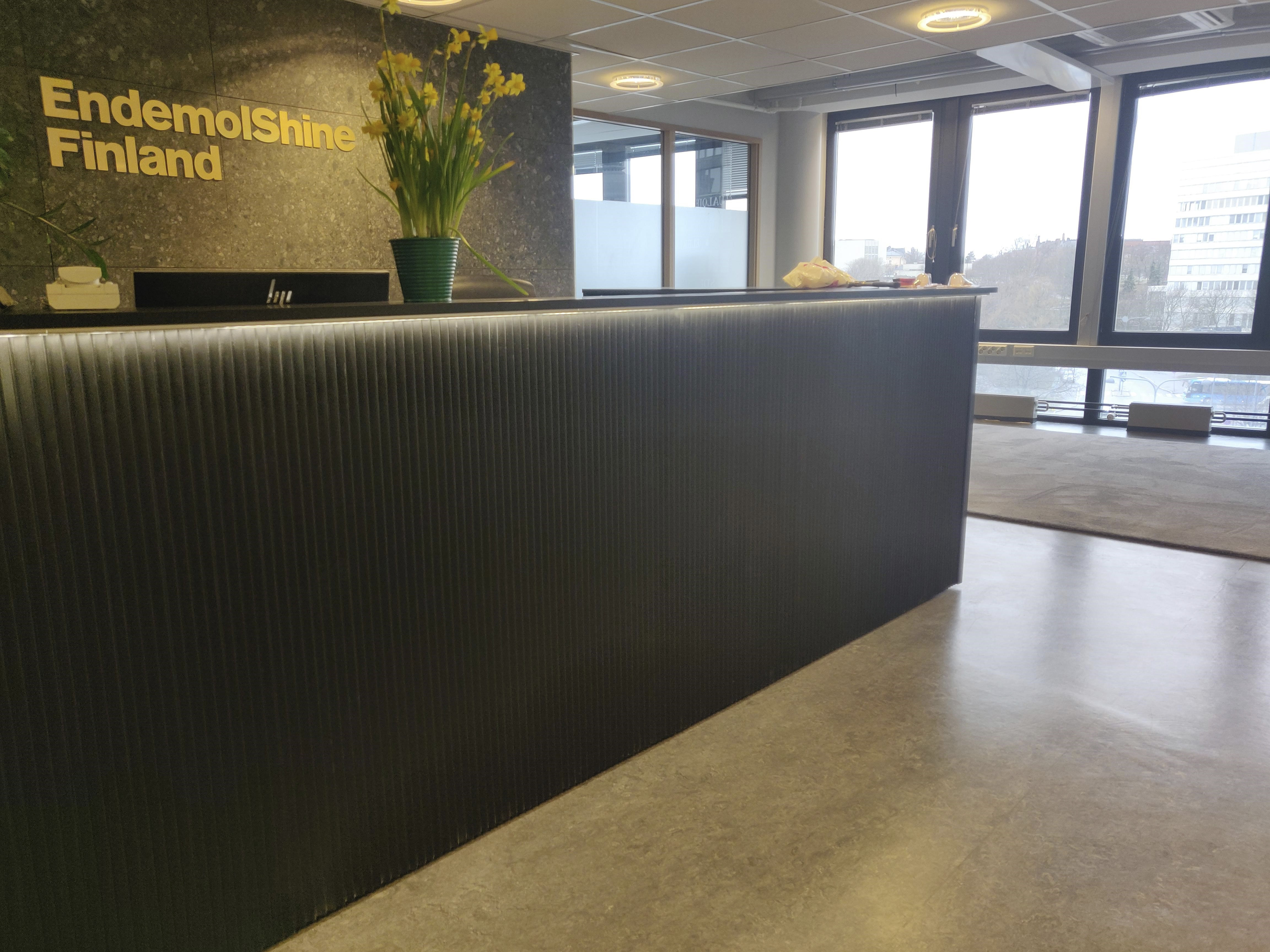 Sisustuspaneeli Siparila VIRE 15x90x2700 musta 1,28m²