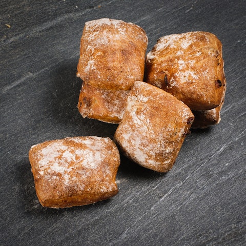 Oman Leipomon Karpalo -Cashewpähkinä sämpylä