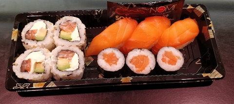 SushiTake Sushi Menu 4 (M) 206g (Ehtii klo 13 eteenpäin oleviin tilauksiin)