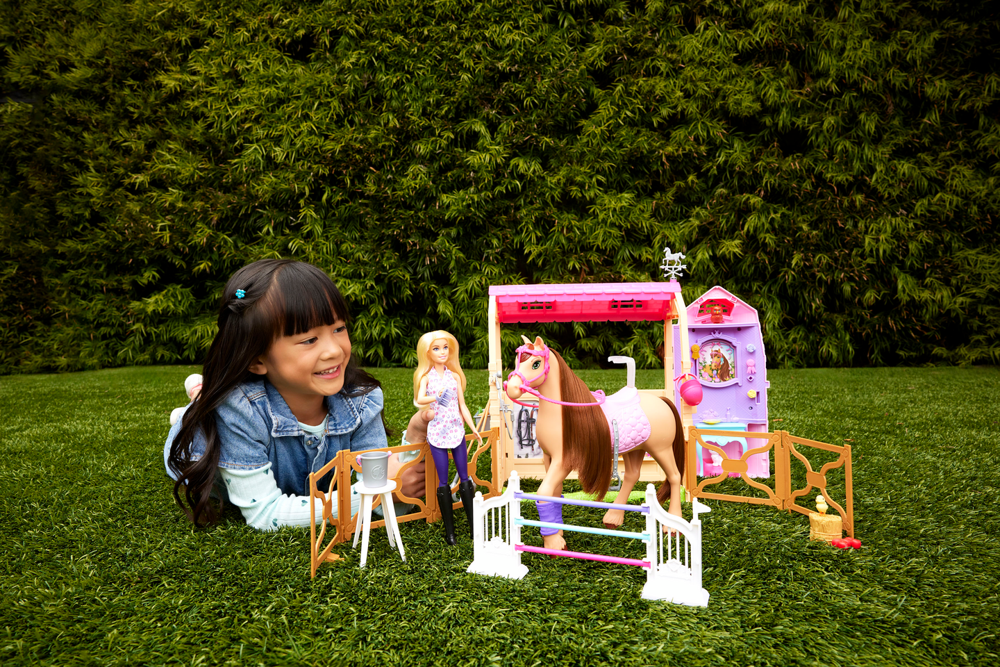 Barbie Ultimate Stable ratsutalli, nukke ja poni leikkisetti