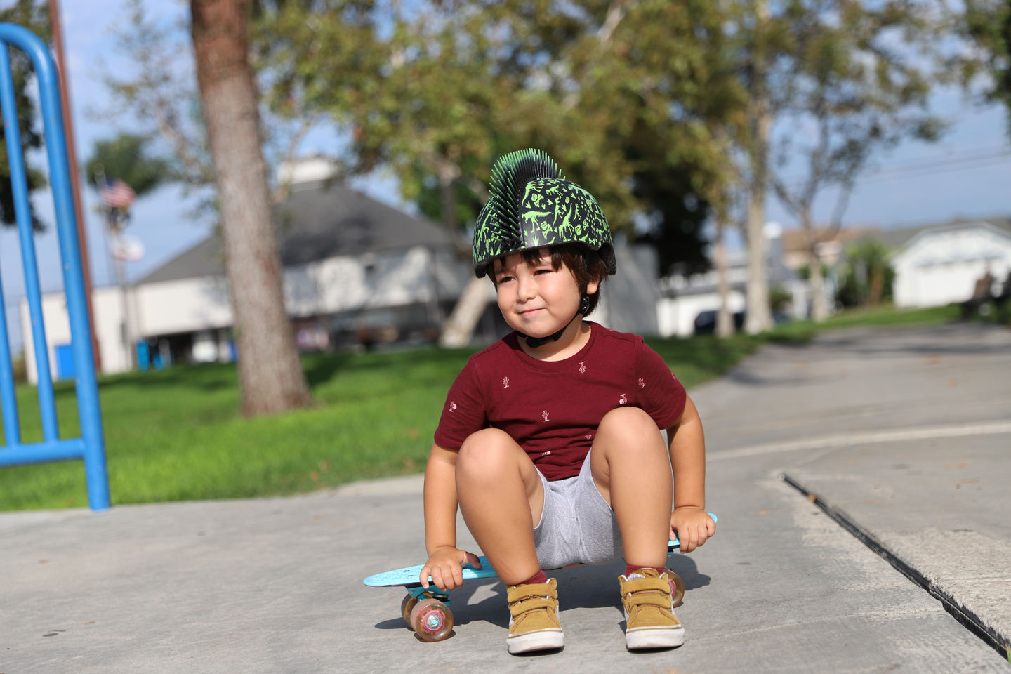 Raskullz T-Rex Bonez kypärä 50-54