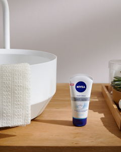 Nivea käsivoide 75ml 3in1 Care & Protect Anti-Bacterial Hand Cream