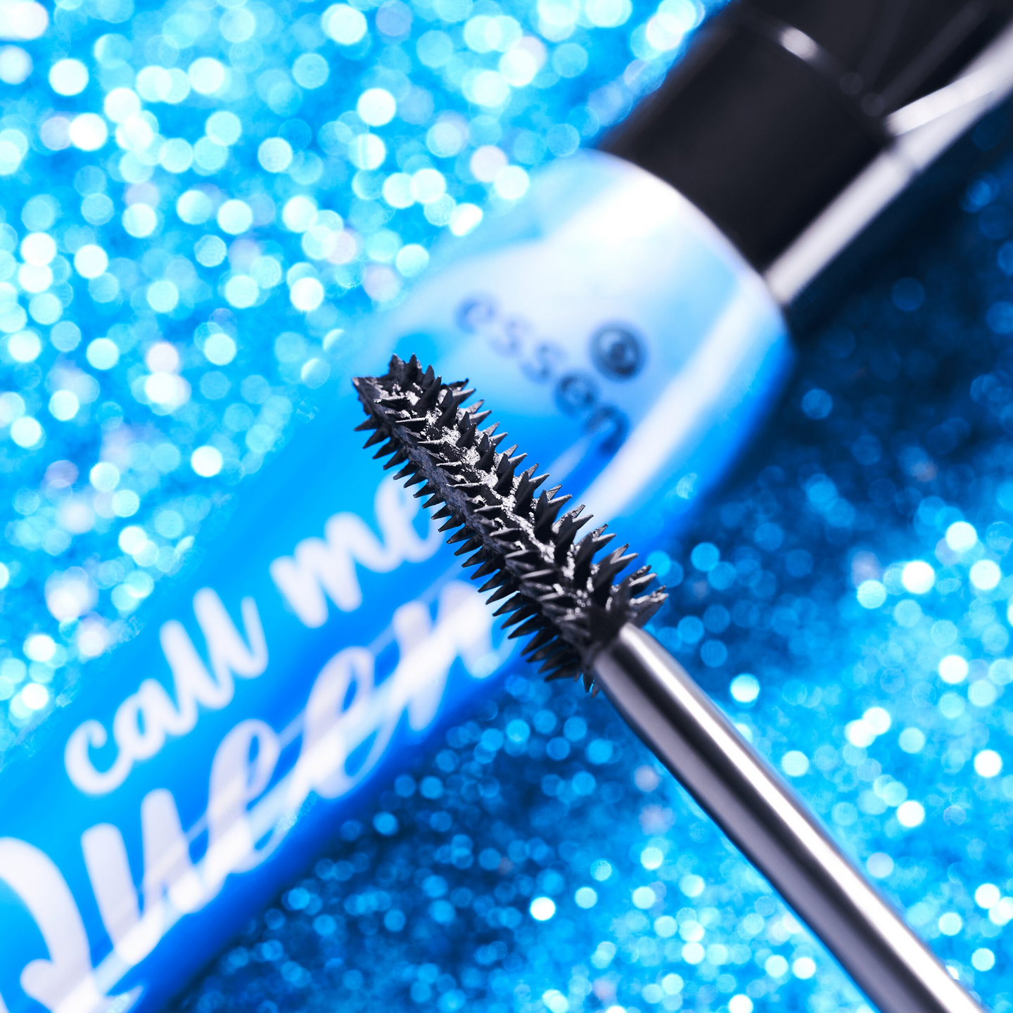 Essence Call Me Queen dramatic false lash effect vedenkestävä mascara