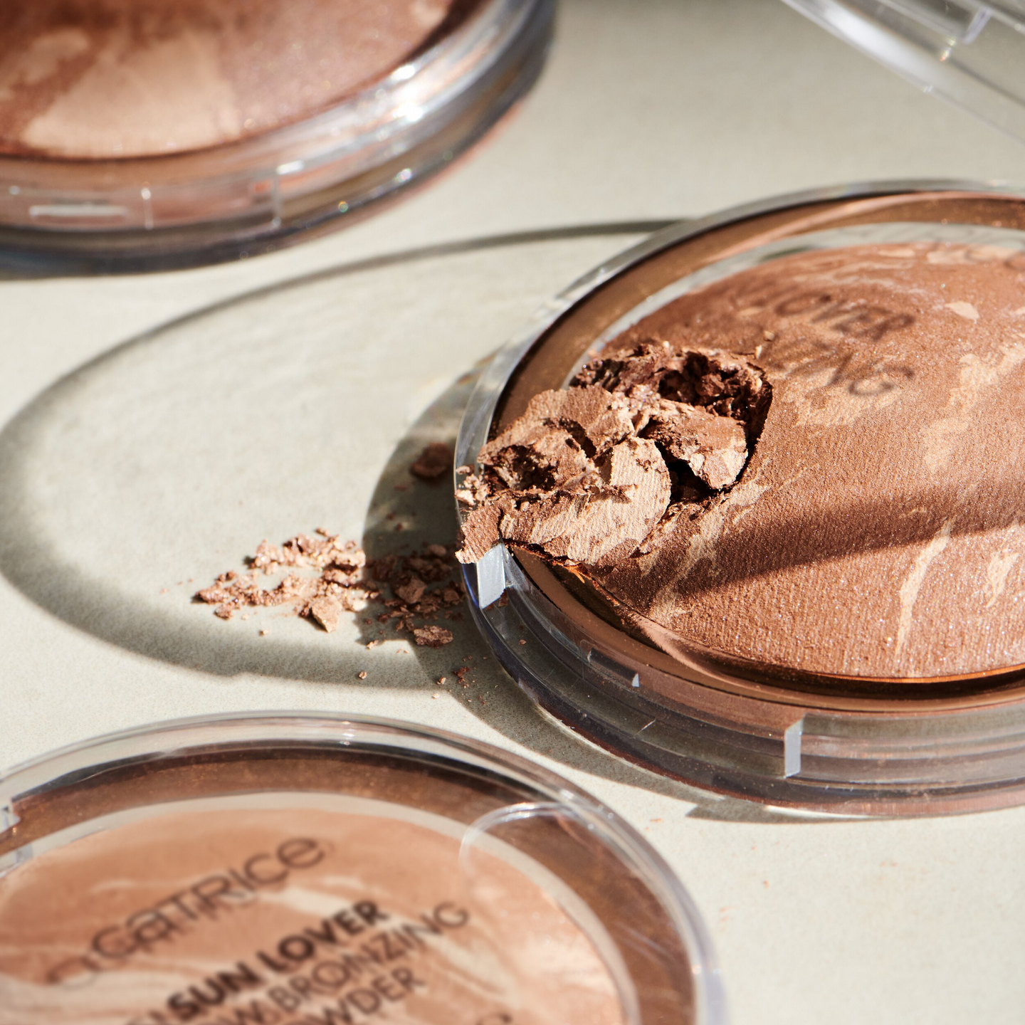 Catrice Sun Lover Glow aurinkopuuteri 010 Sun-kissed Bronze