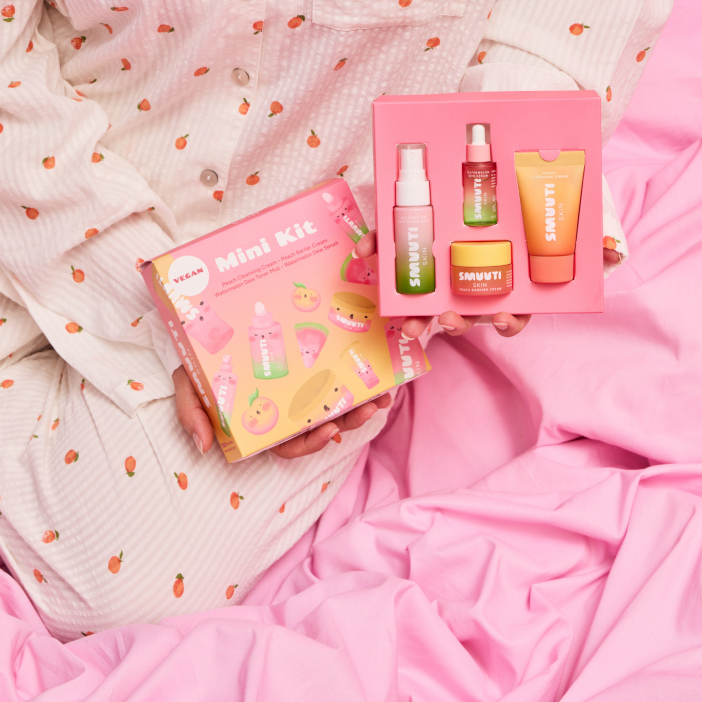 Smuuti Skin Mini Kit lahjapakkaus, sis. mini puhdistusvoide, kasvosuihke, seerumi ja kasvovoide