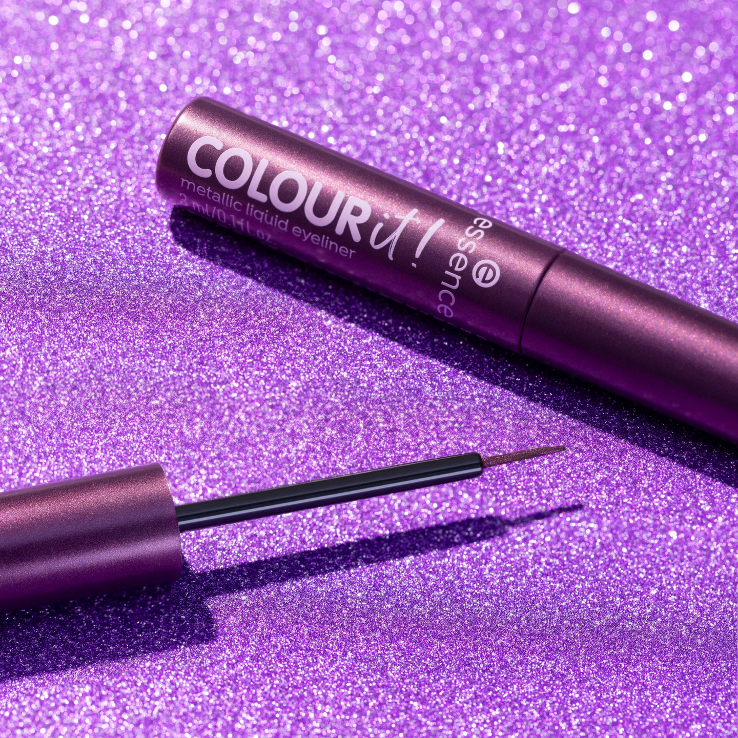 Essence Colour it! metallic nestemäinen eyeliner silmänrajausväri 02 Dark Cherry