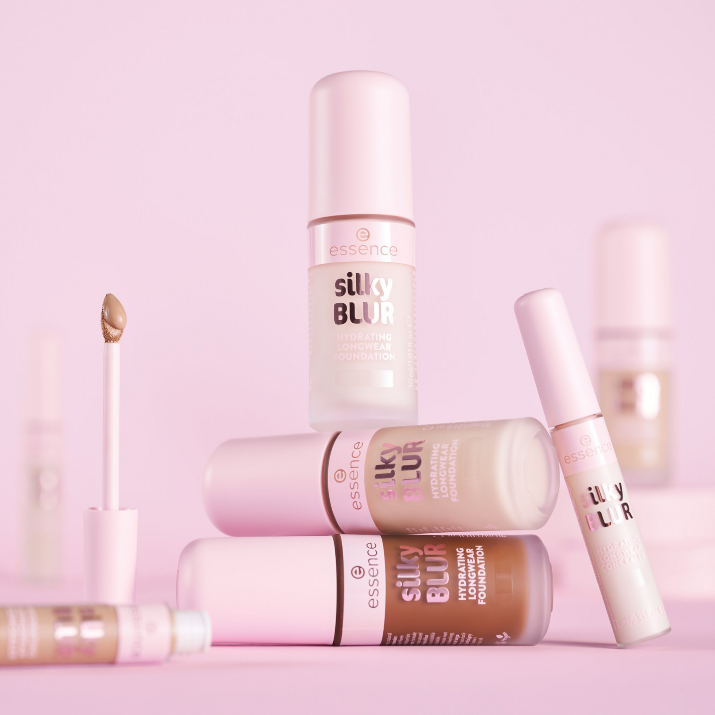 Essence Silky Blur hydrating longwear peitevoide 100