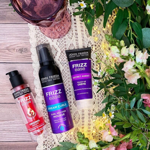 John Frieda Frizz Ease hiuksiin jätettävä hoitoaine 200ml Daily Miracle