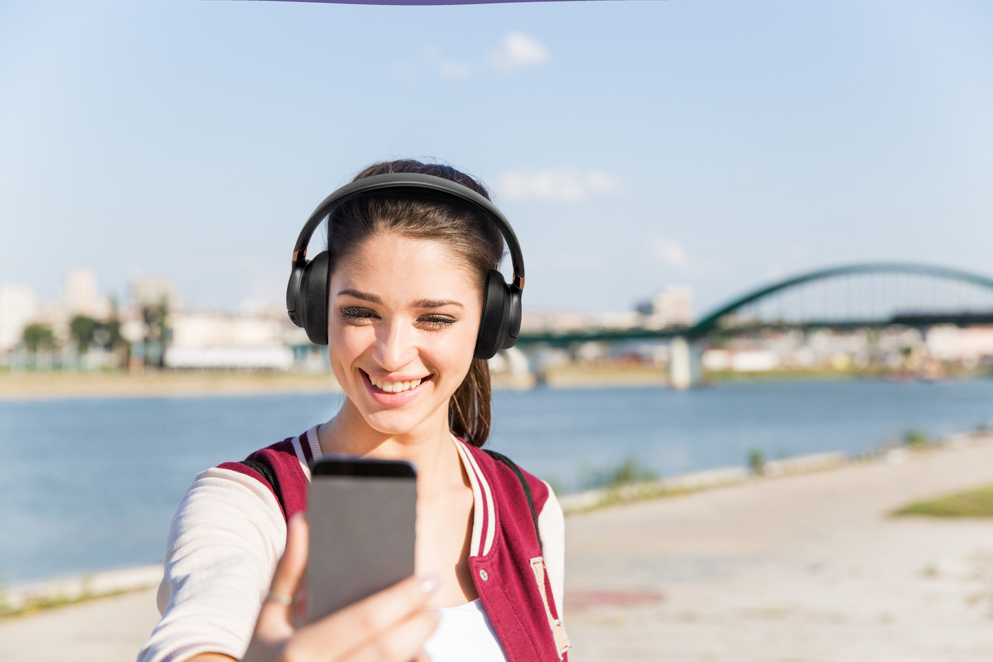 JBL Tune 785NC -langattomat vastamelusankakuulokkeet, musta