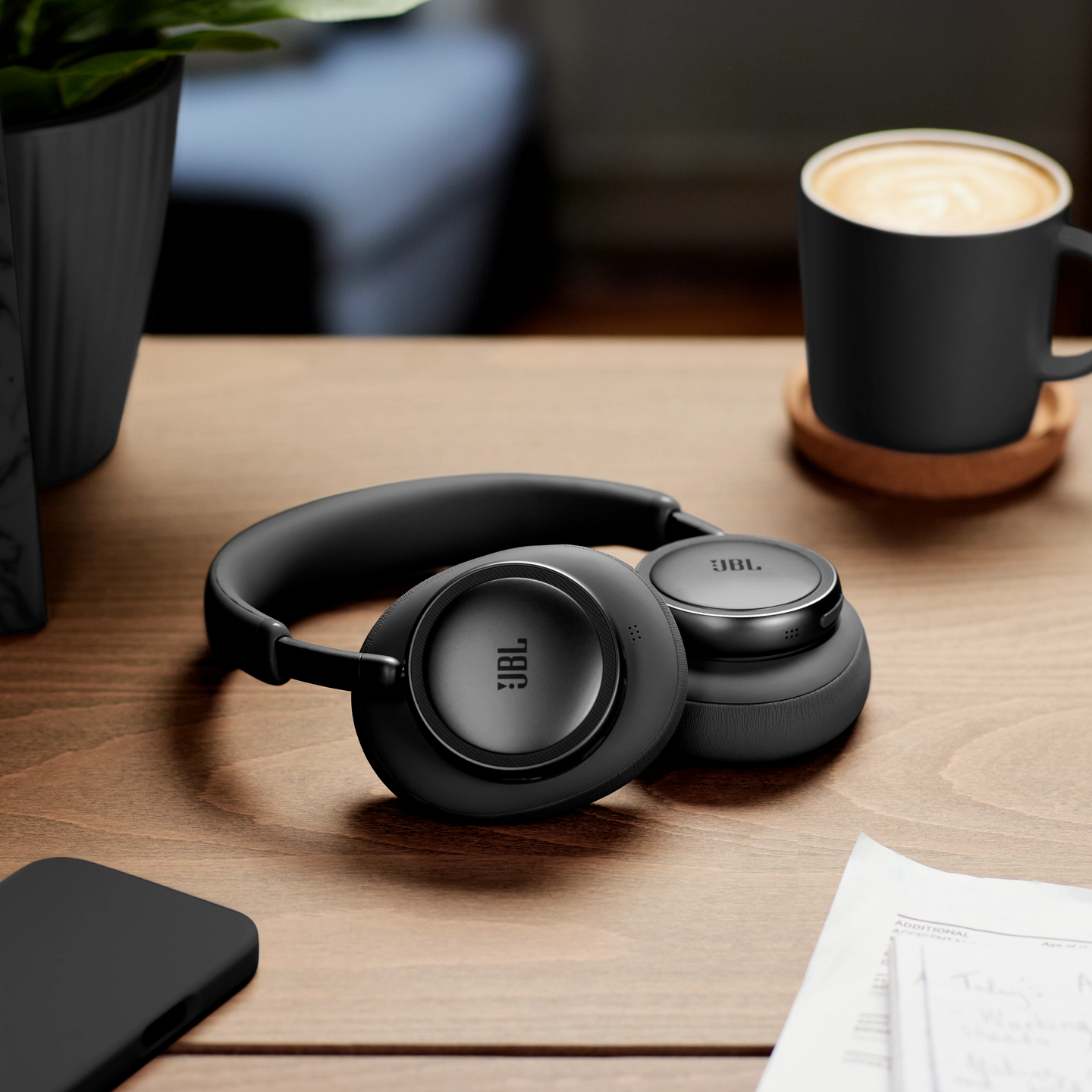 JBL Live 780NC -langattomat vastamelusankakuulokkeet, musta