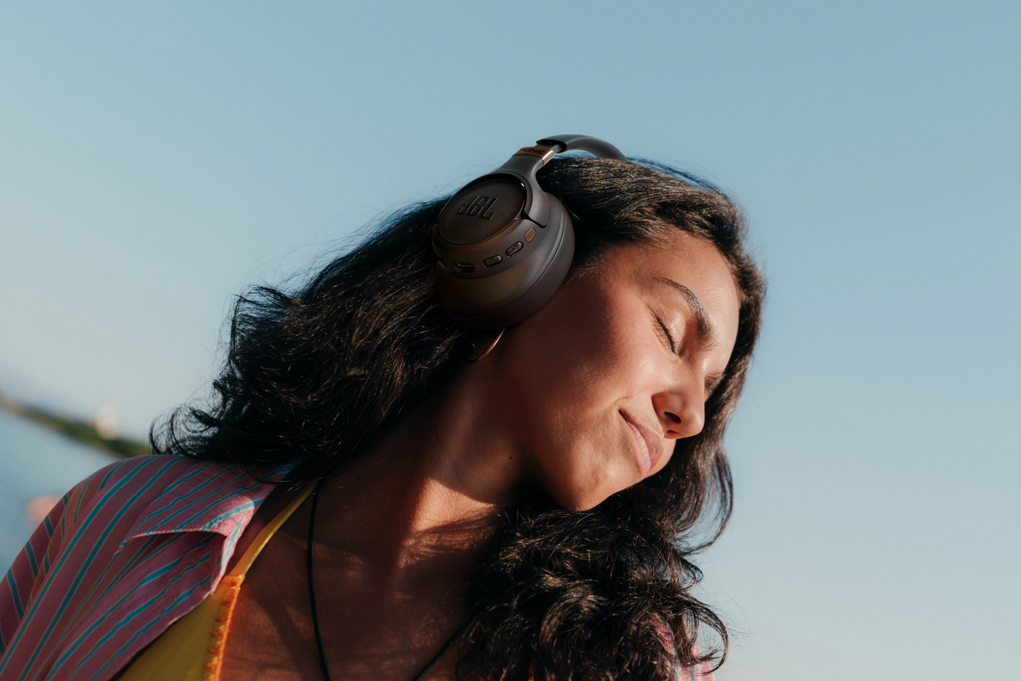 JBL Tune 785NC -langattomat vastamelusankakuulokkeet, musta