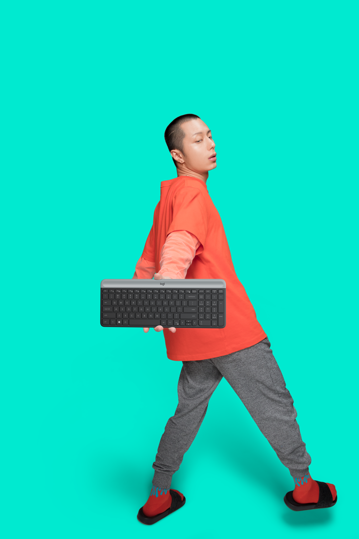 Logitech MK470 Slim -langaton näppäimistö ja hiiri