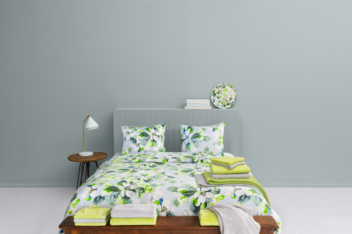 Pentik Omenankukka parivuoteen aluslakana vaaleanharmaa