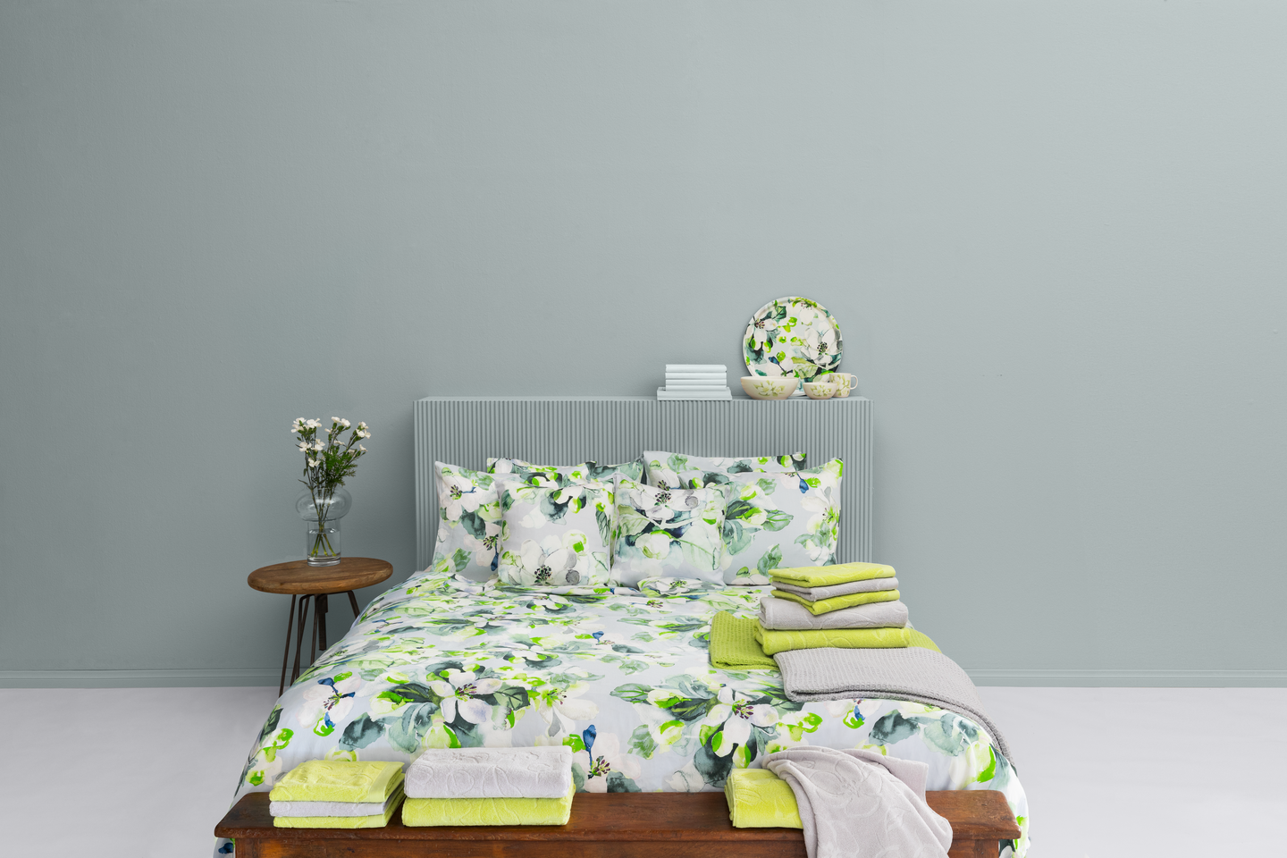 Pentik Omenankukka froteepyyhe vaaleanharmaa 70 x 140 cm