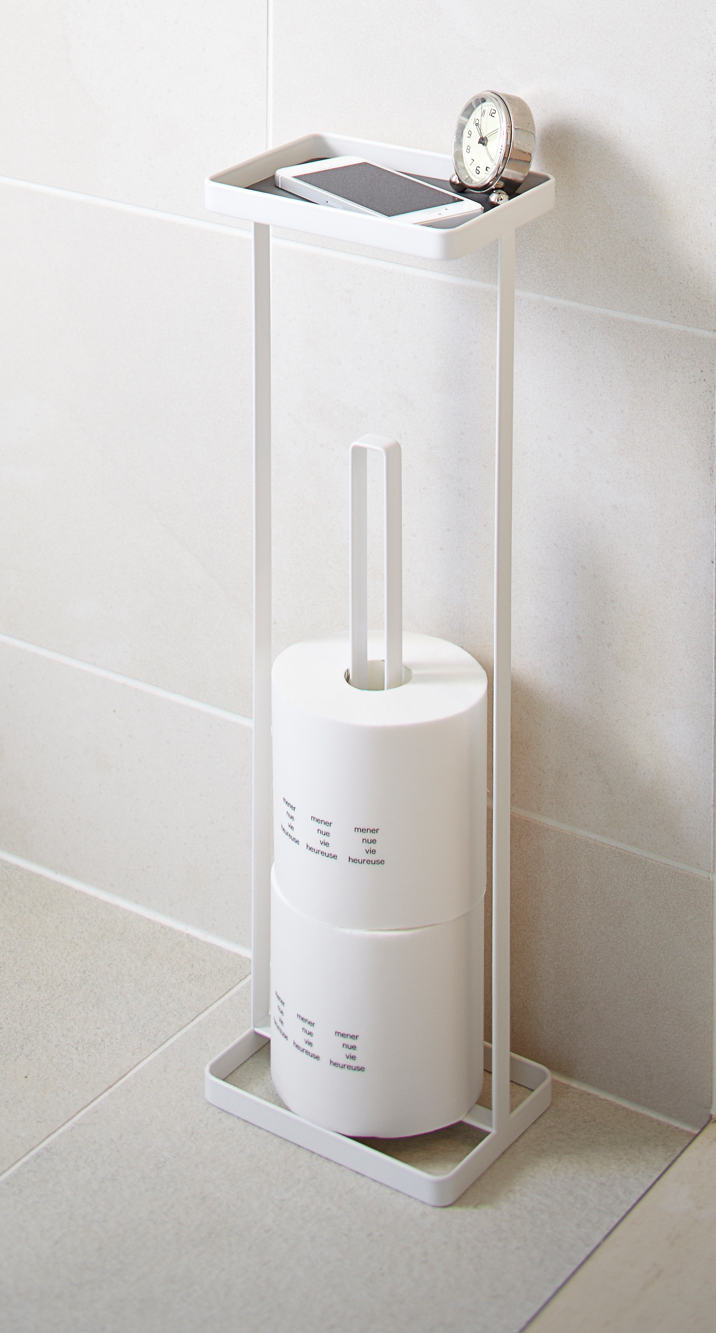 Yamazaki Tower WC-paperiteline hyllyllä