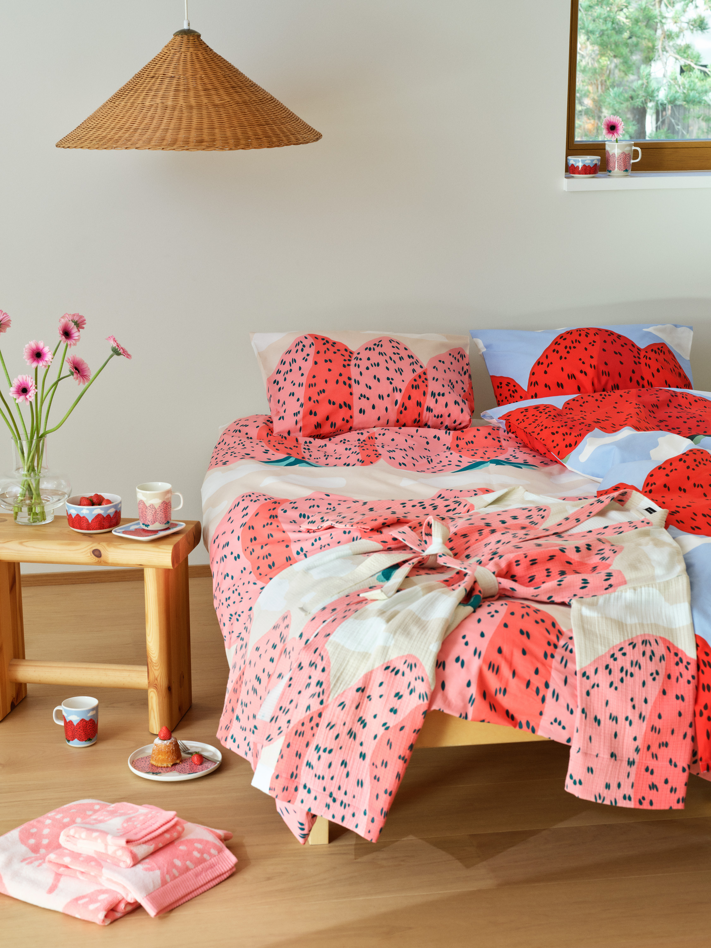 Marimekko Mansikkavuoret aamutakki beige S