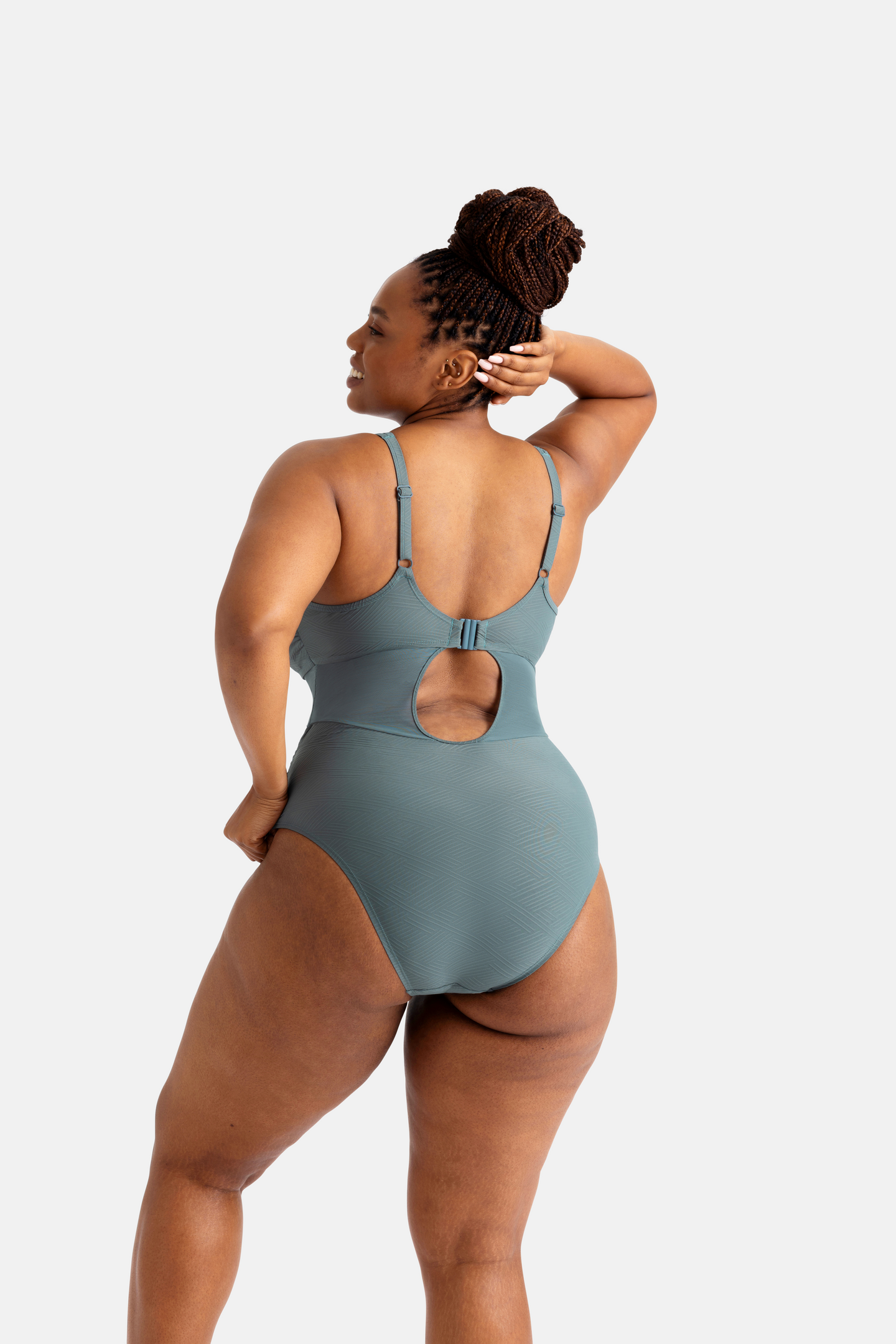 Dorina Sunyani shaping uimapuku