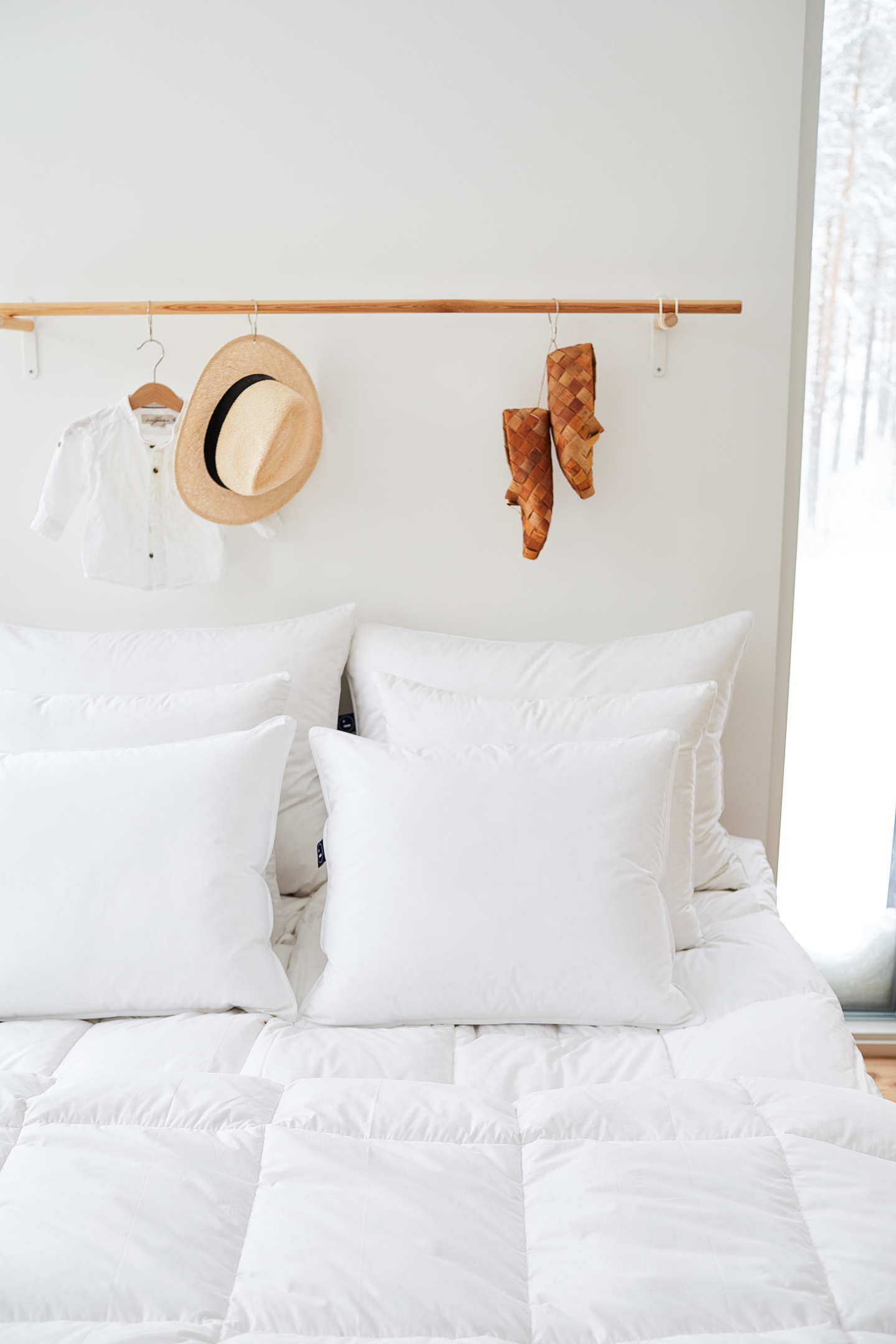 Joutsen Suoja - keskinapakka ja keskikorkea untuva-höyhentyyny 50x60 cm 600g.