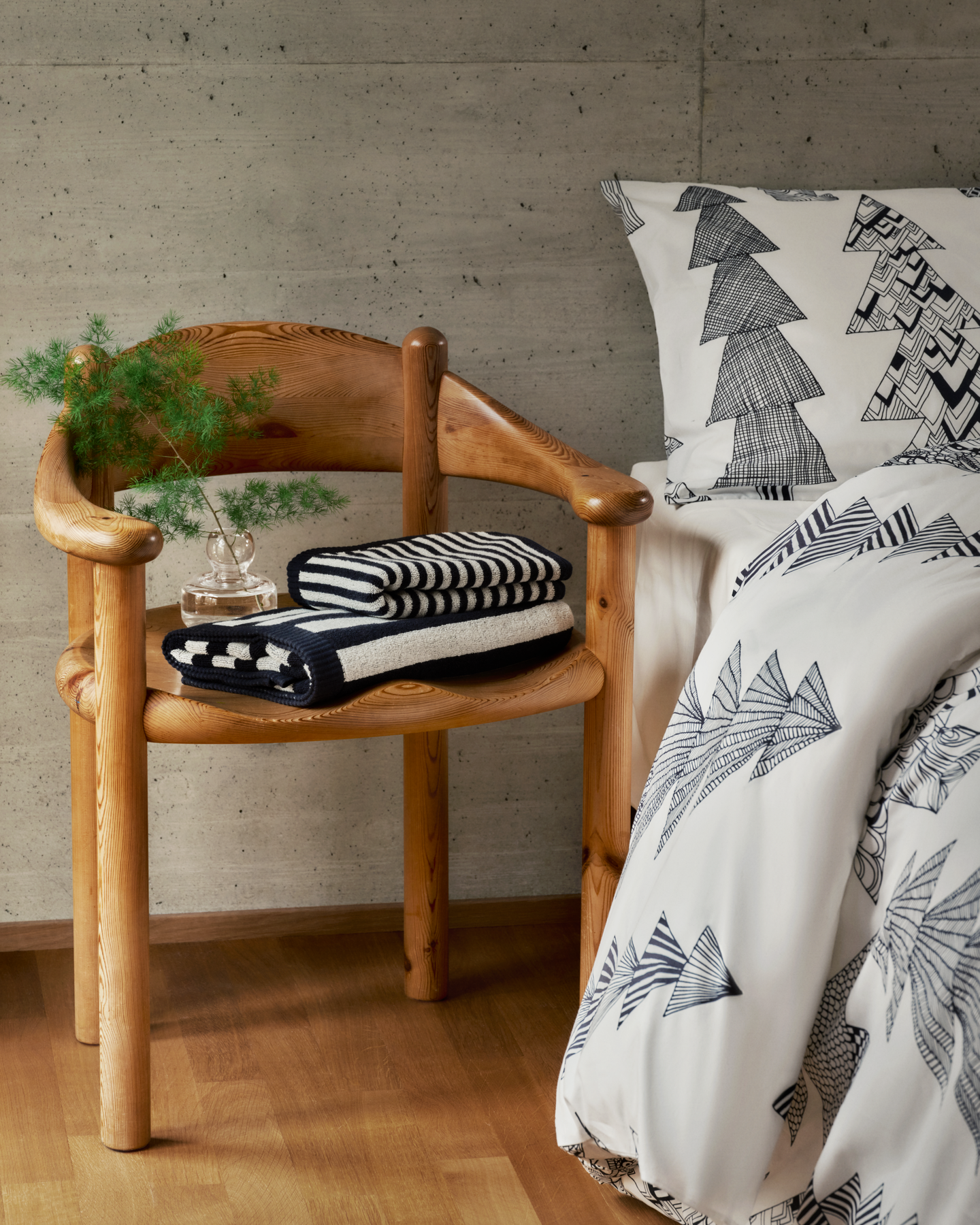 Marimekko Nimikko kylpypyyhe 70x140 cm musta