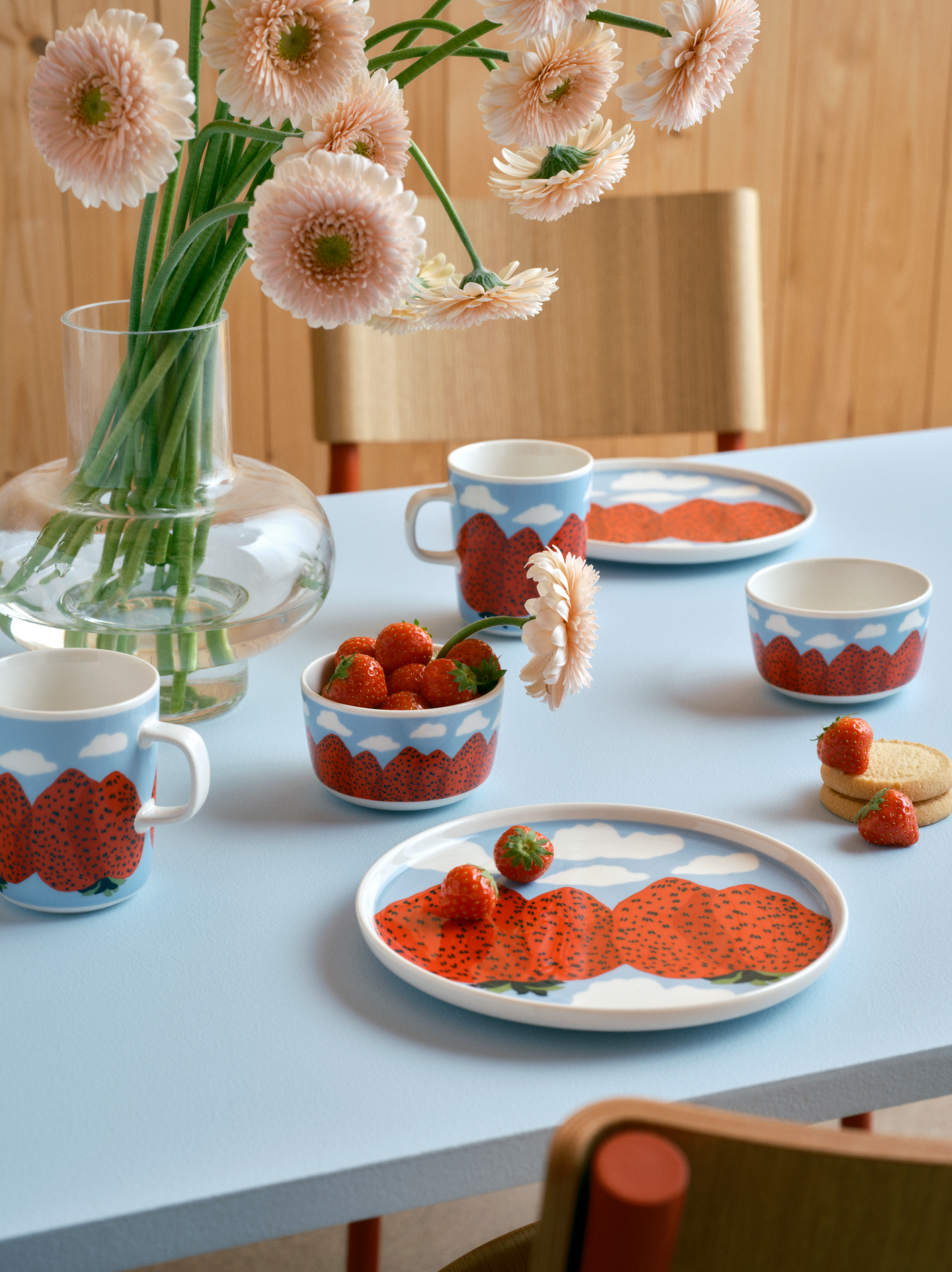 Marimekko Mansikkavuoret muki 2,5 dl
