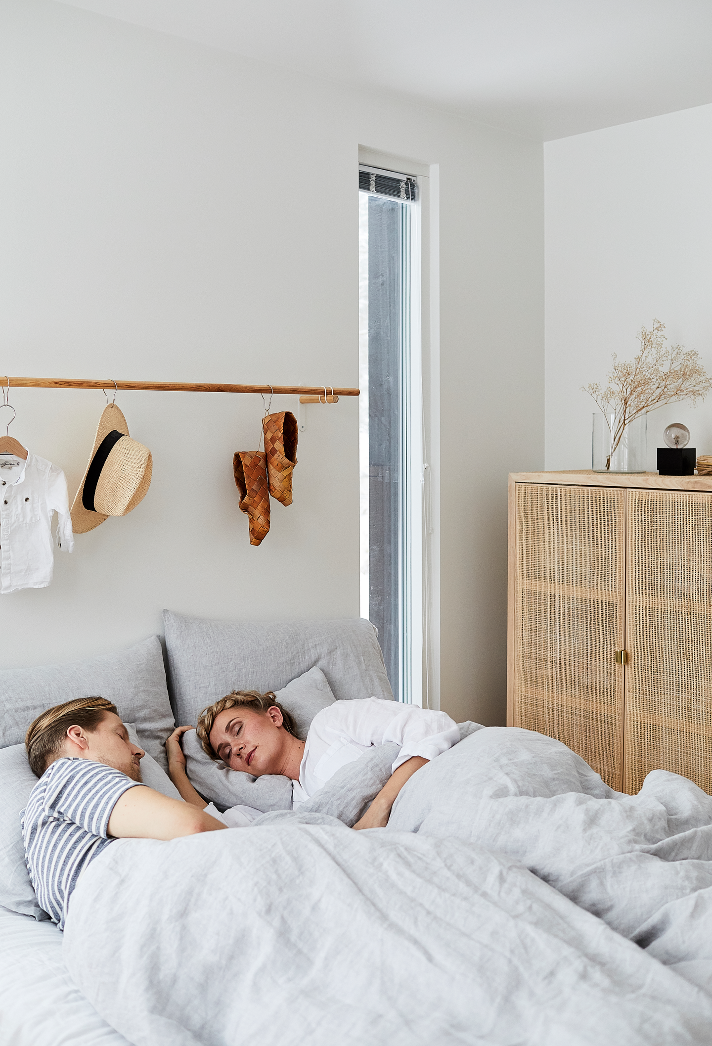 Joutsen Suoja - keskinapakka ja keskikorkea untuva-höyhentyyny 50x60 cm 600g.