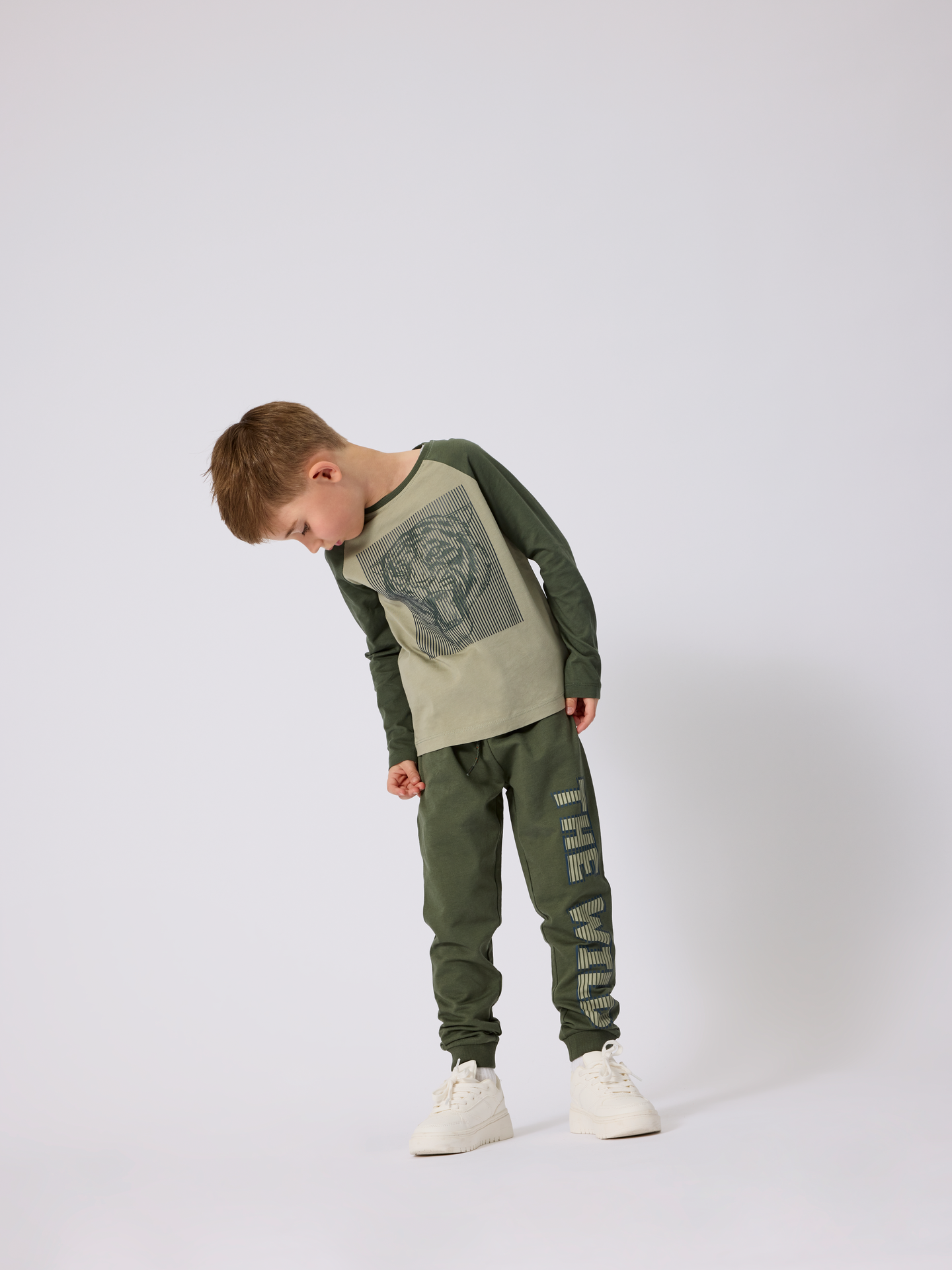 Guppy Levan lasten collegehousut