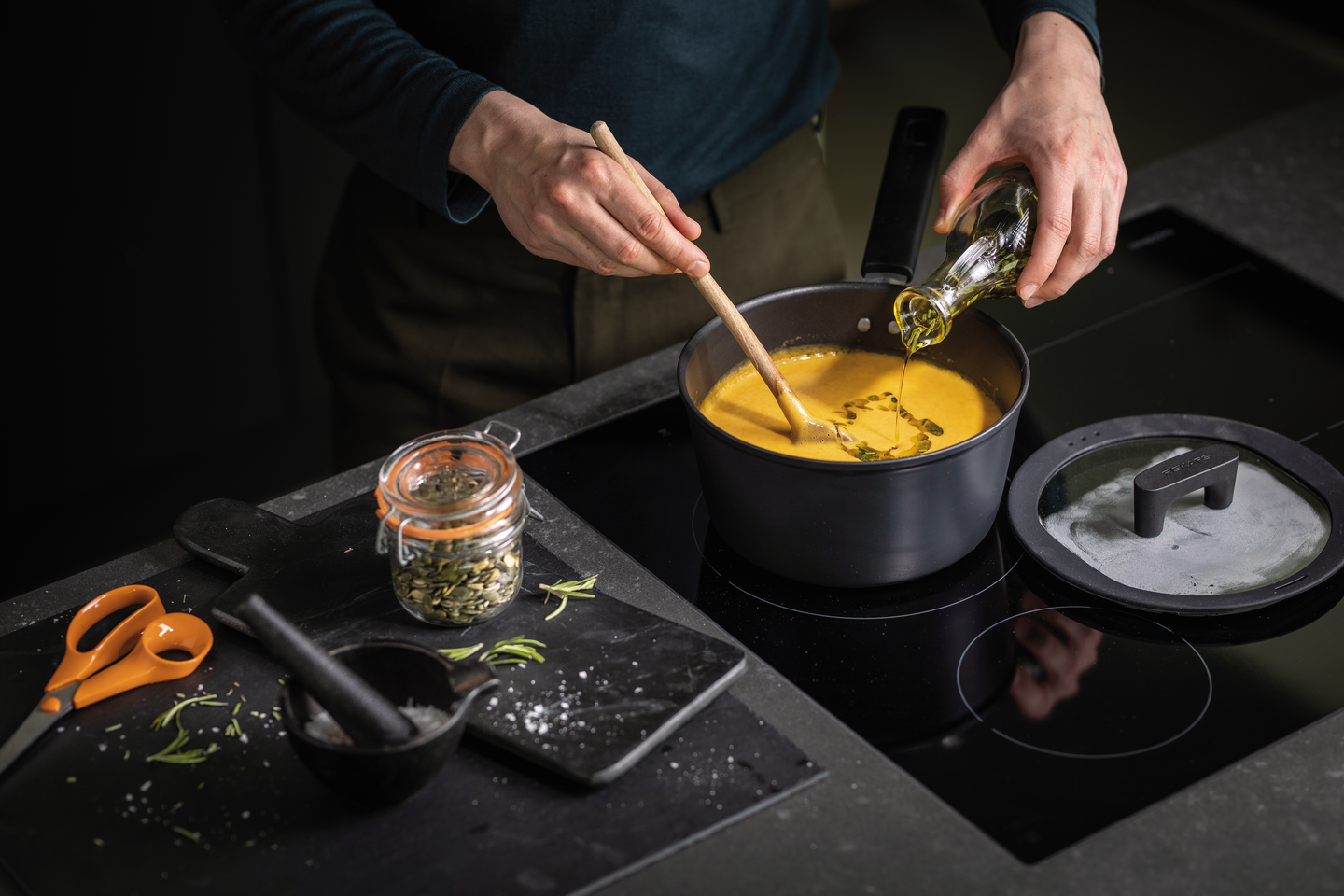 Fiskars Hard Face kasari 2,5L kannella