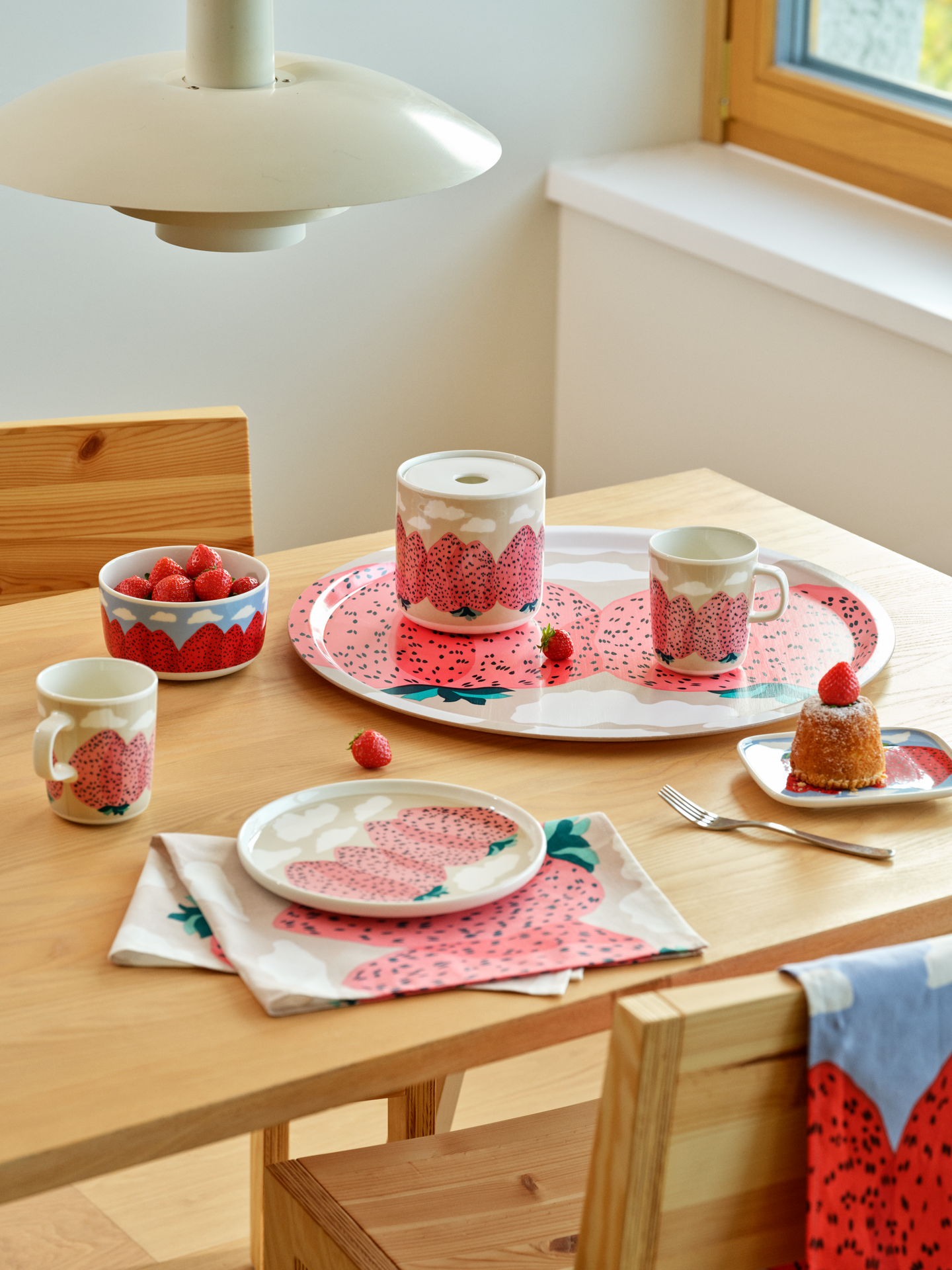 Marimekko Mansikkavuoret kulho 5 dl vaaleansininen