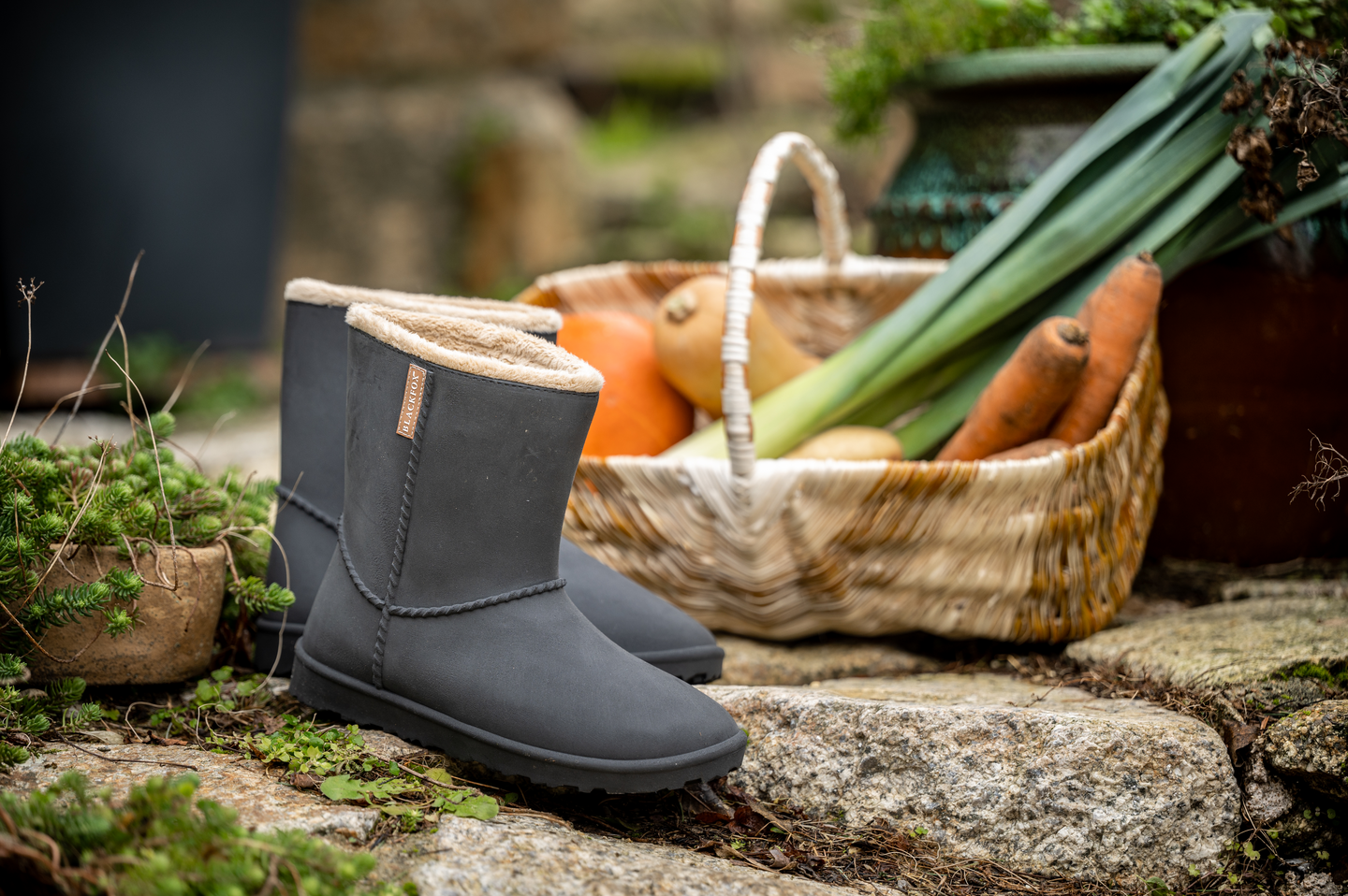 Talvisaapas CHEYENNETOO musta