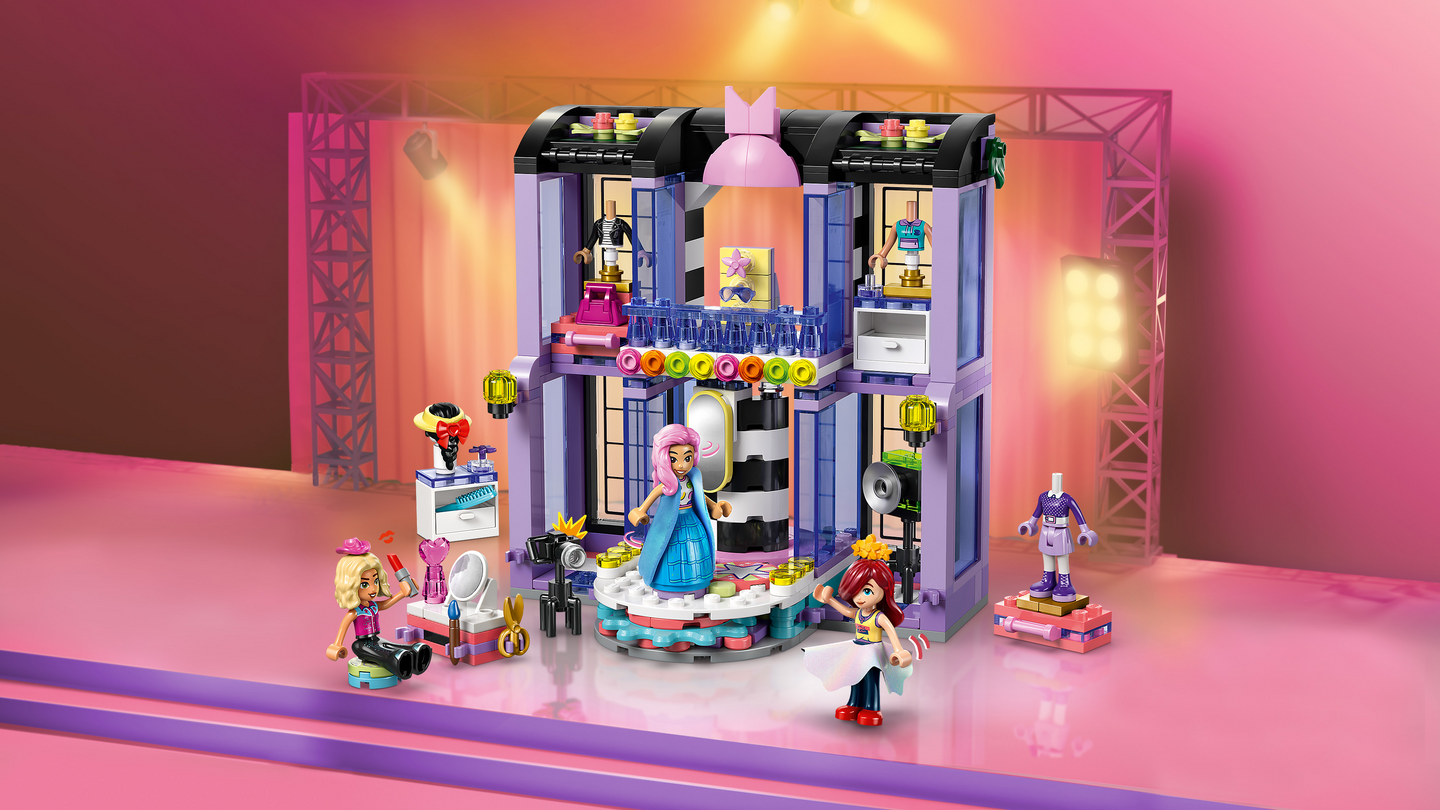 LEGO Friends 42685 Heartlake Cityn muotinäytös