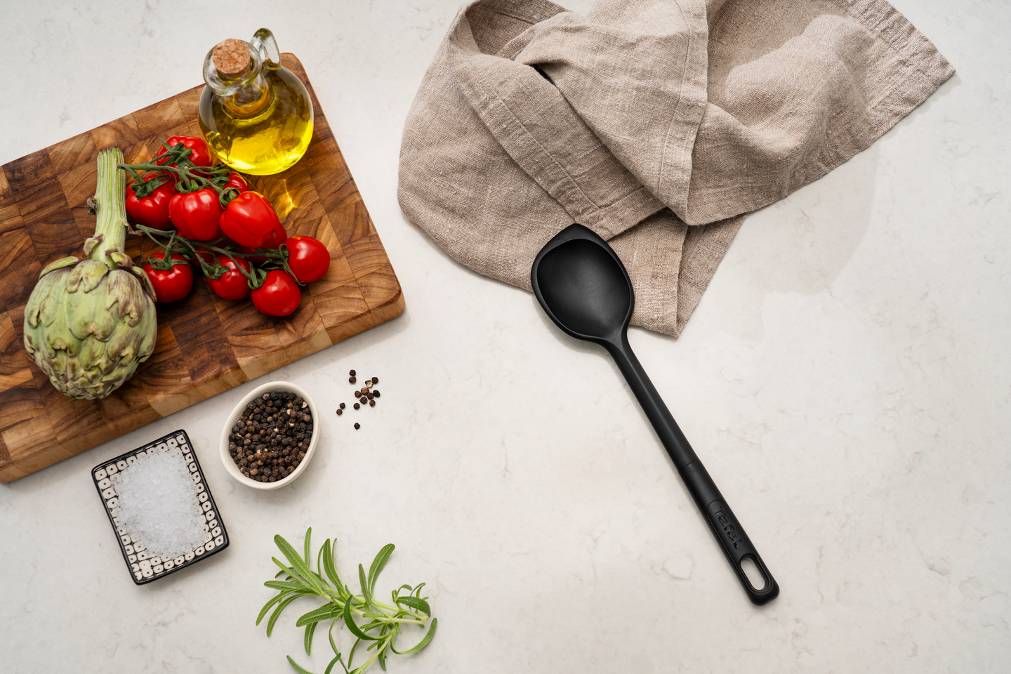 Tefal Excellence 2in1 sekoituslusikka kaavintareunalla