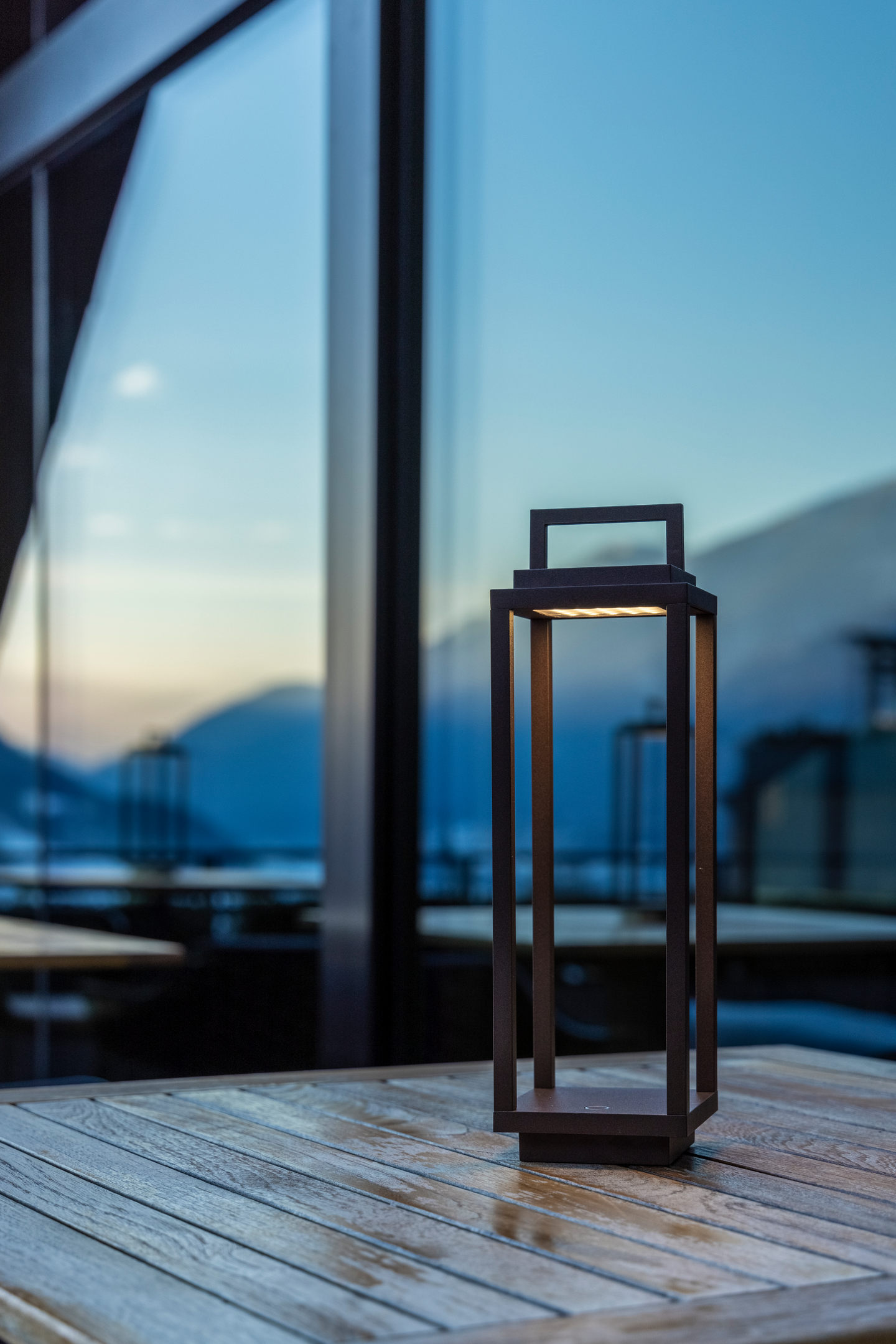 Abert Resort Maxi ladattava LED-lyhty 54 cm corten