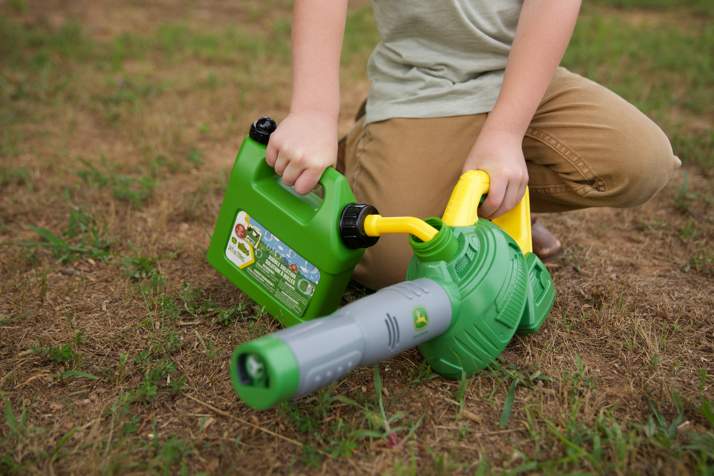 John Deere Bubble Leaf Blower & Refill C