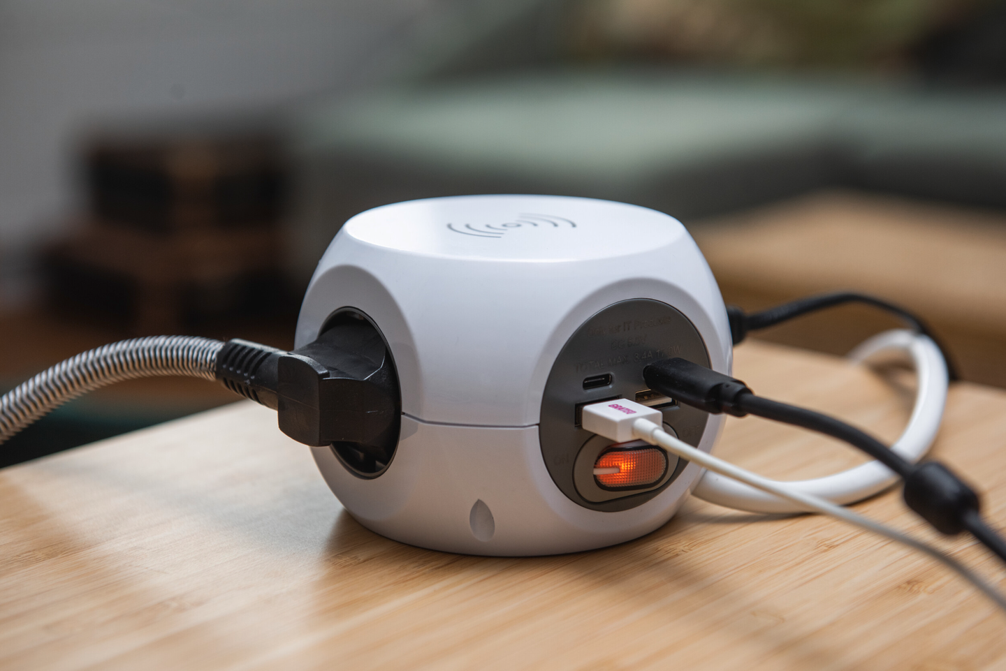 Airam Cube 3-osainen jatkojohto 3m + 4USB + WC