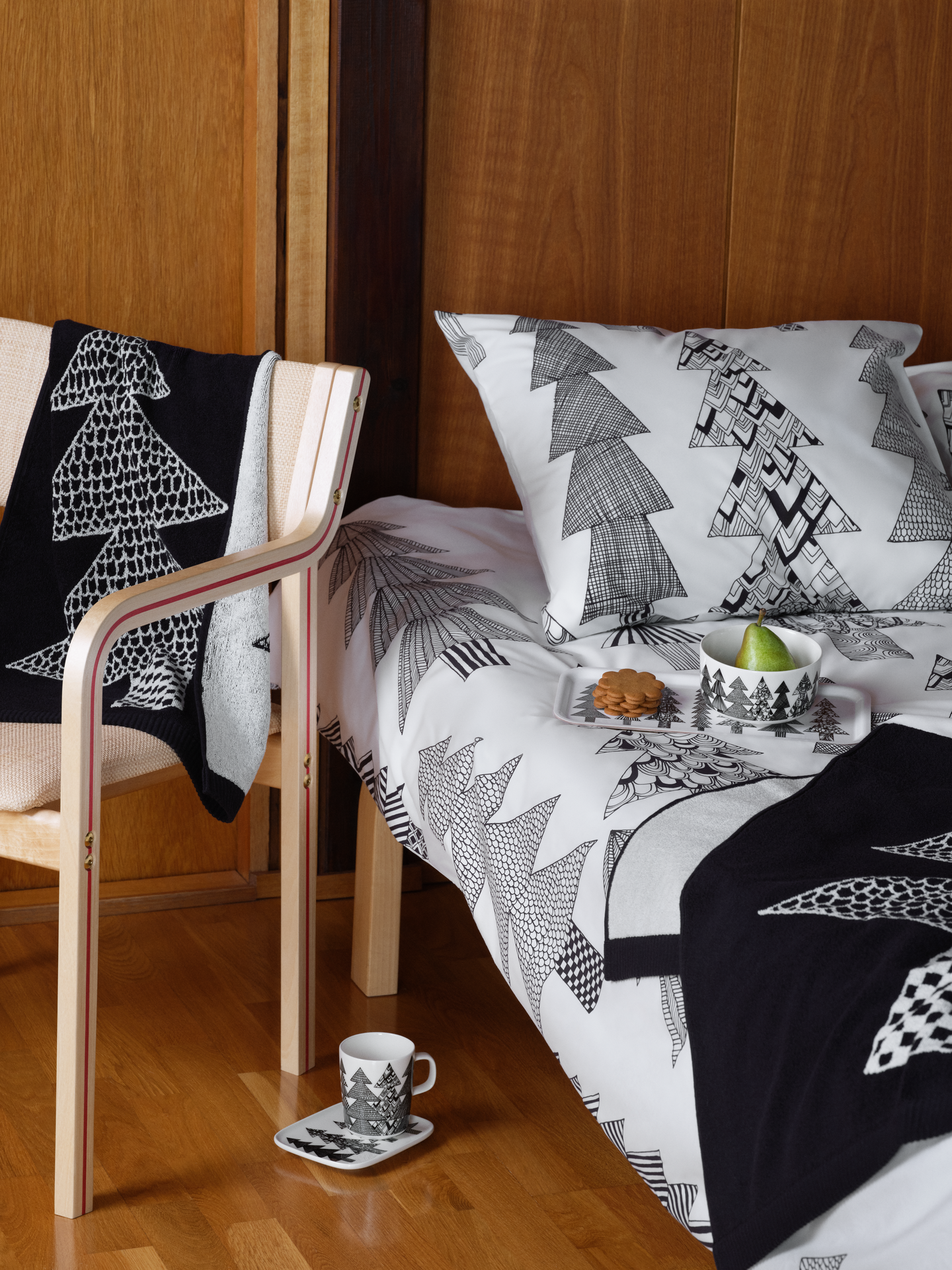 Marimekko Kuusikossa muki 2,5 dl musta