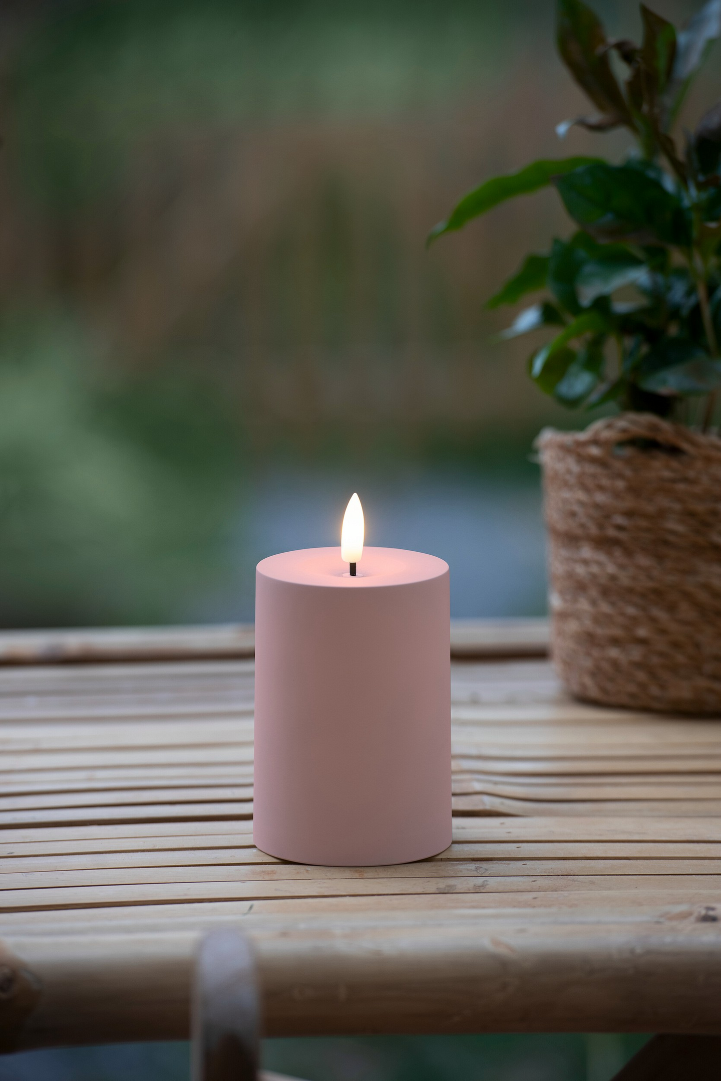 Airam Saraby led pöytäkynt. 10 cm pinkki