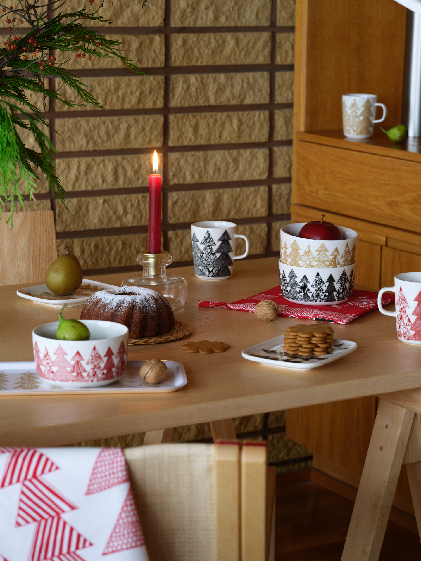 Marimekko Kuusikossa muki 2,5 dl musta