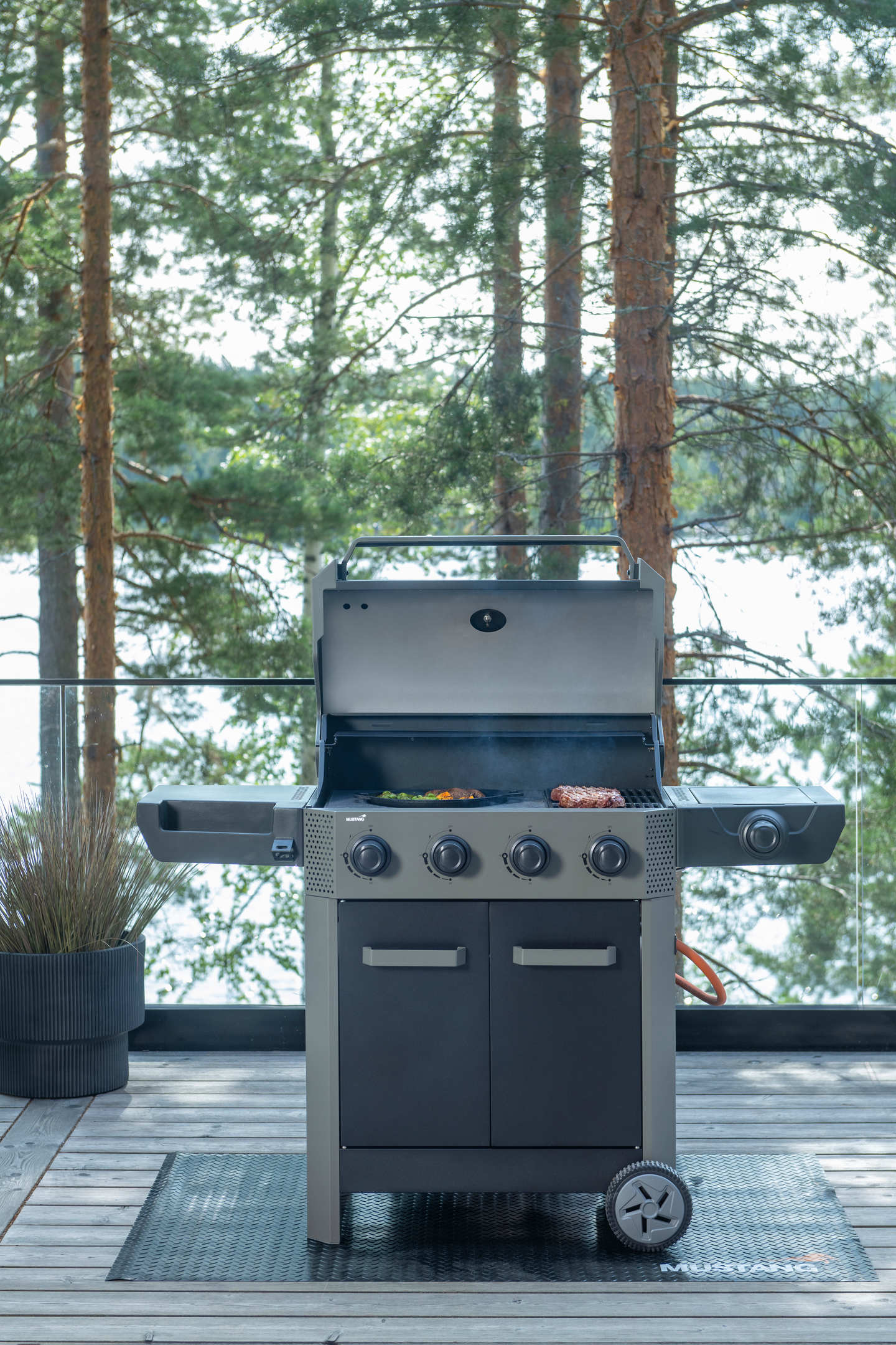 Mustang Augusta 4+1 kaasugrilli