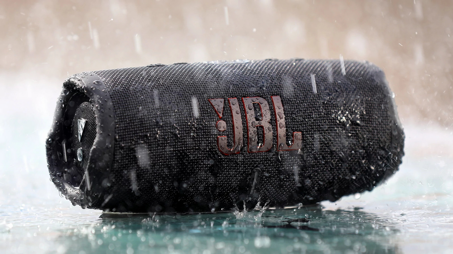 JBL Charge 5 -Bluetooth-kaiutin, musta