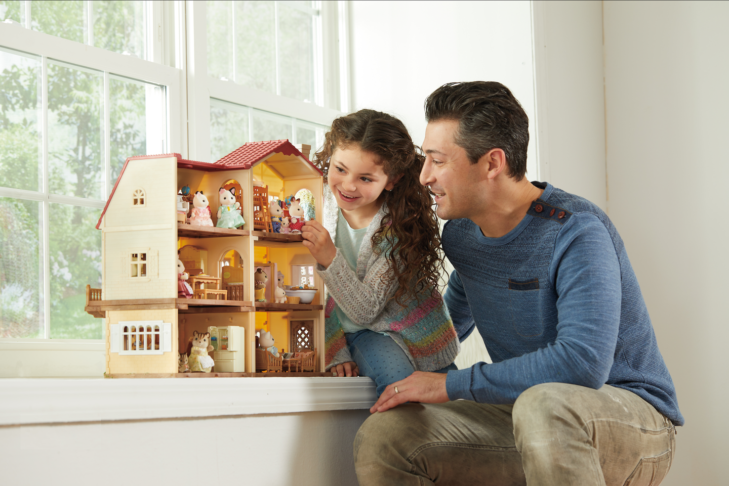 Sylvanian Families Kaupunkitalo valoilla